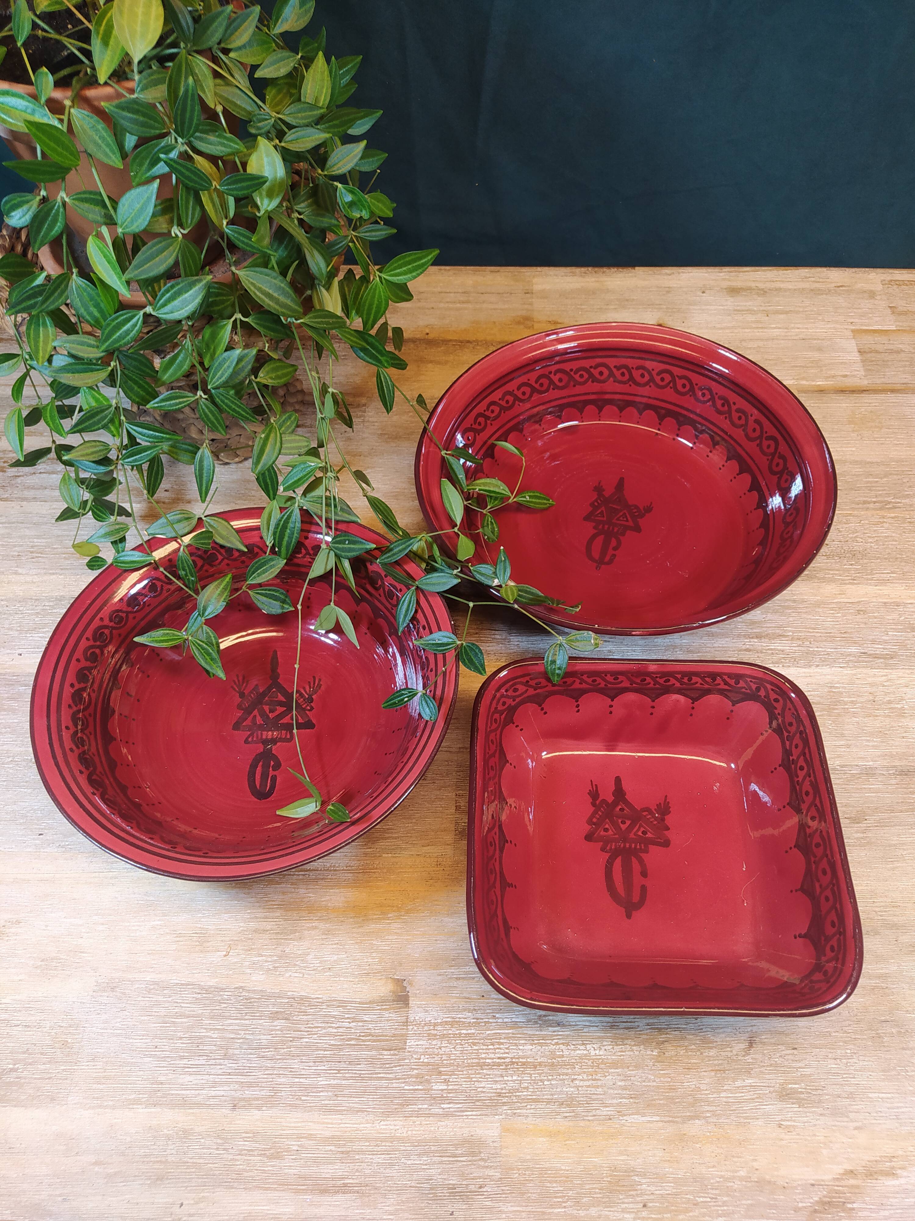 Set of 3 red salad bowls