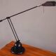 Lampe de bureau à balancier en métal noir, Italie années 1980