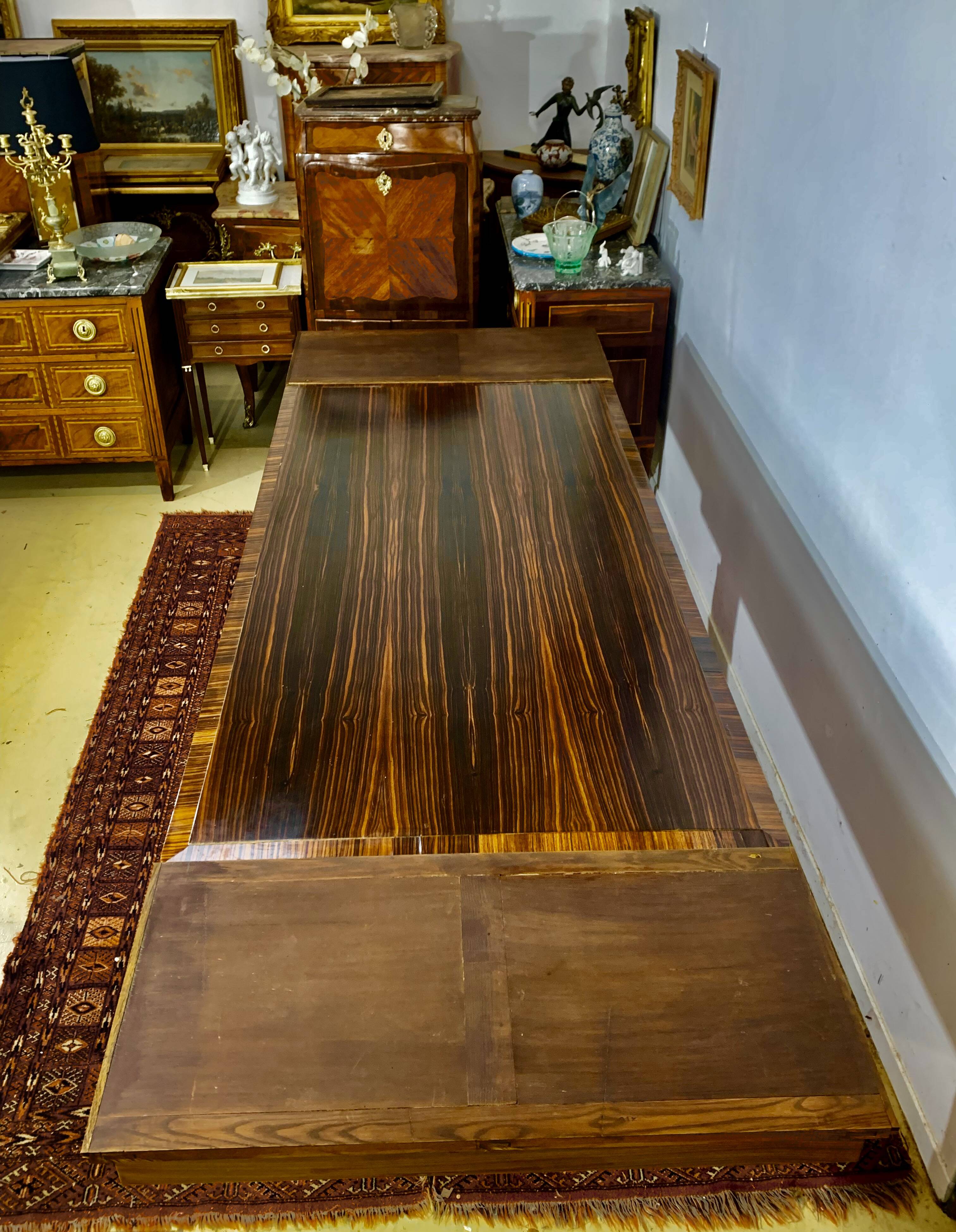 1930 Art Deco dining table in Macassar Ebony and RIO Rosewood, with extensions,