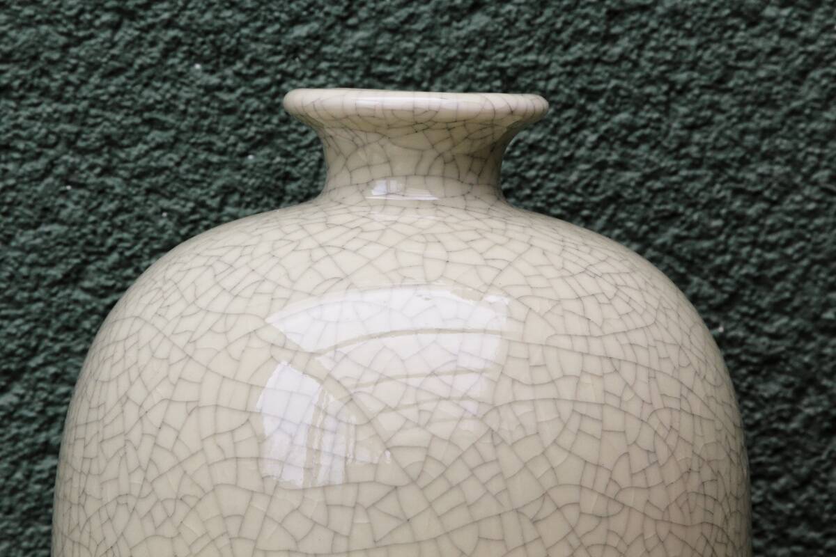 Cracked porcelain vase from China