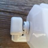 Art deco bathroom apply in porcelain and white opaline