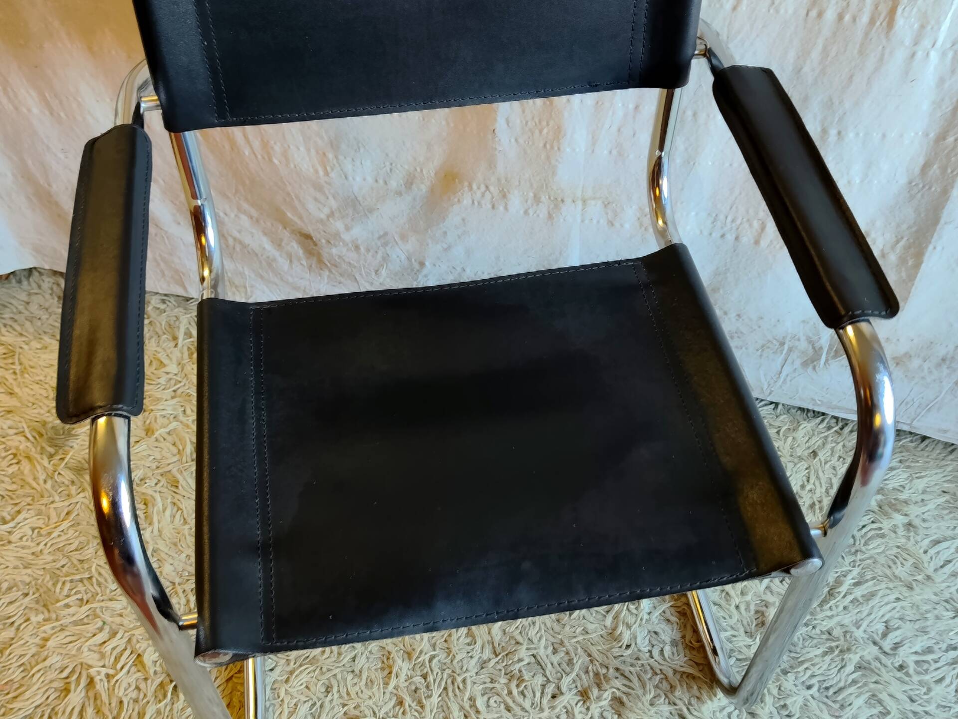 Bauhaus chair in chrome metal and leather - mid 20th century.
