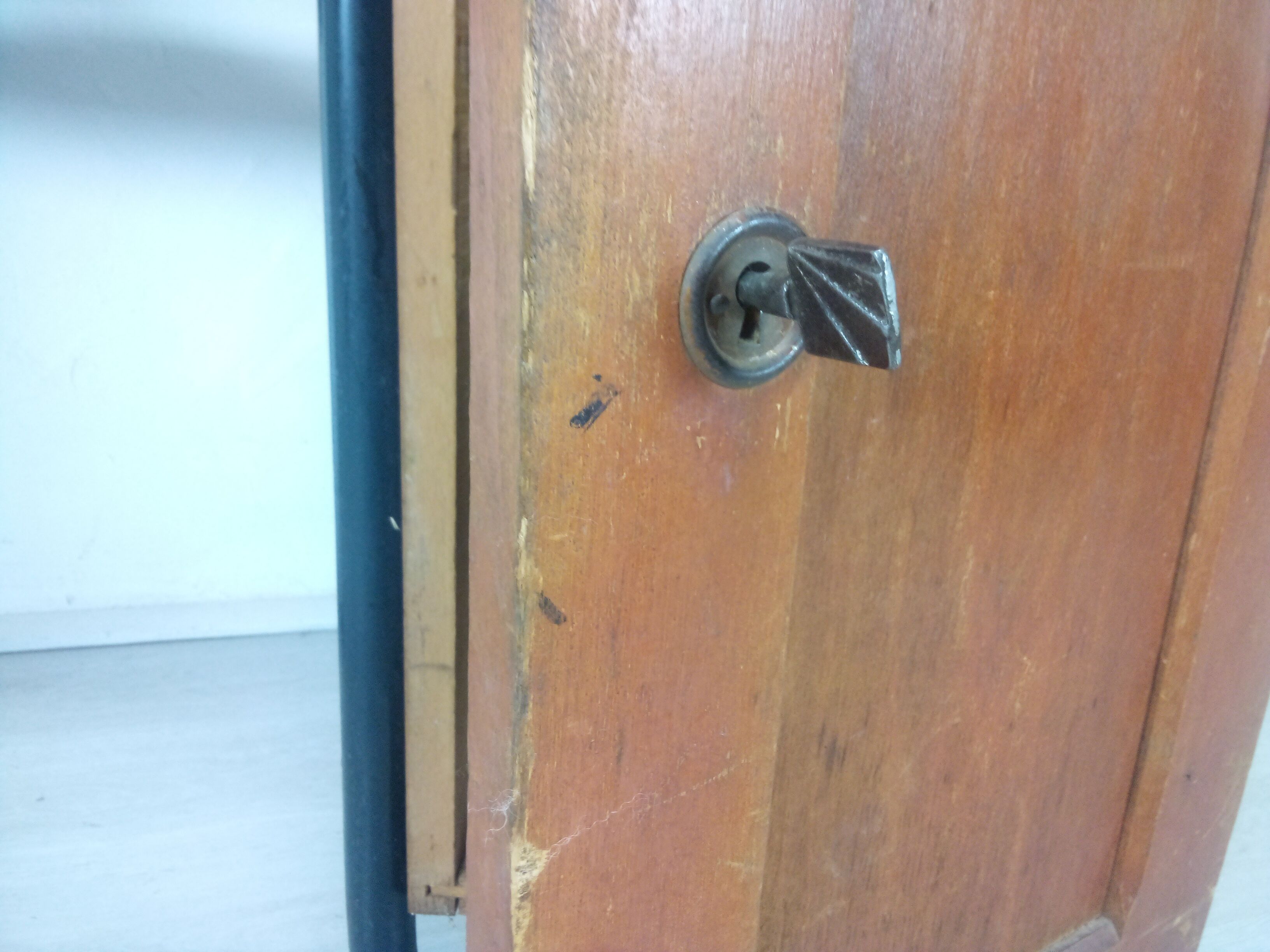 Desk model S22 by Jacques Hitier produced by Mobilor