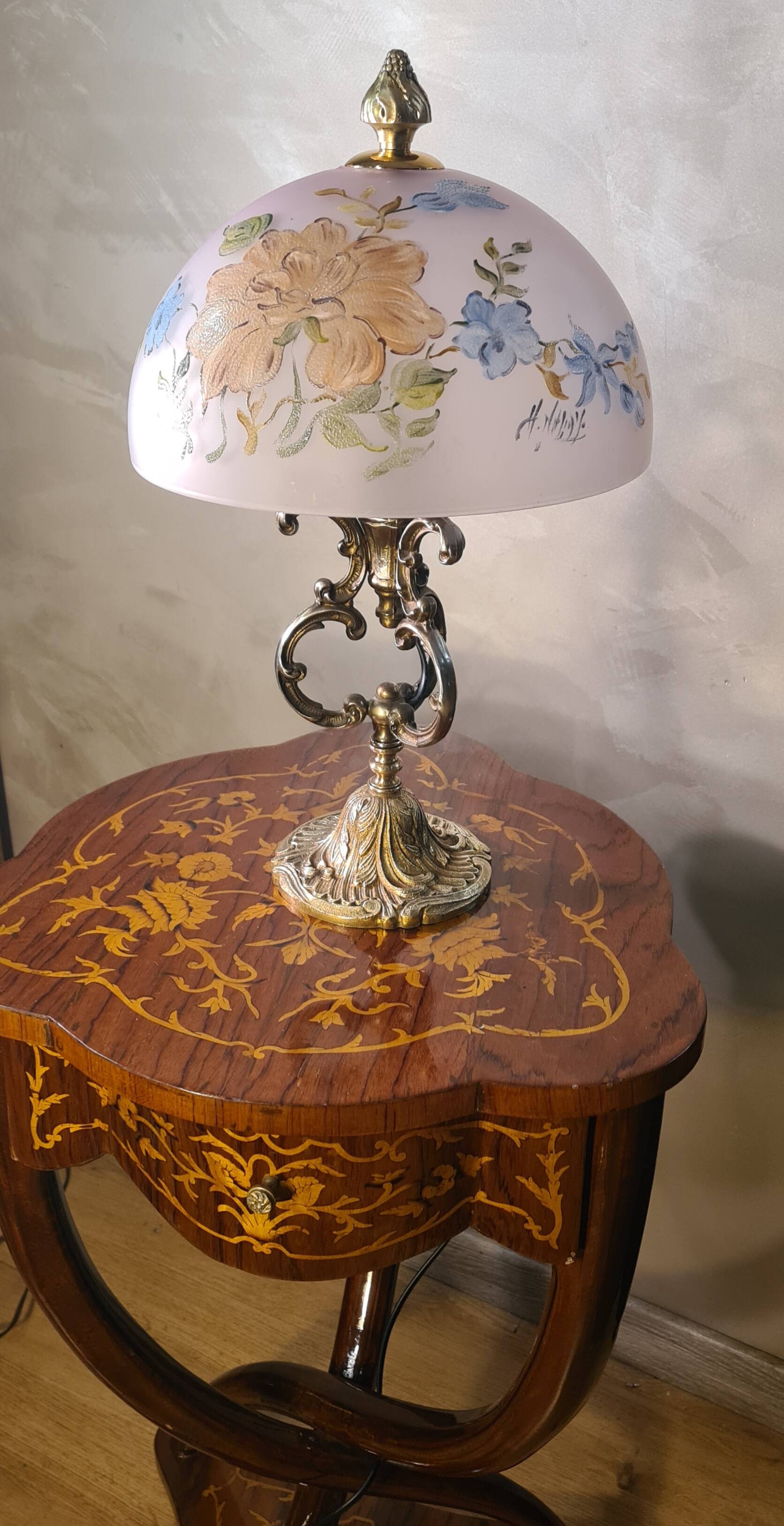 Bronze lamp painting on lampshade signed glass 47x28