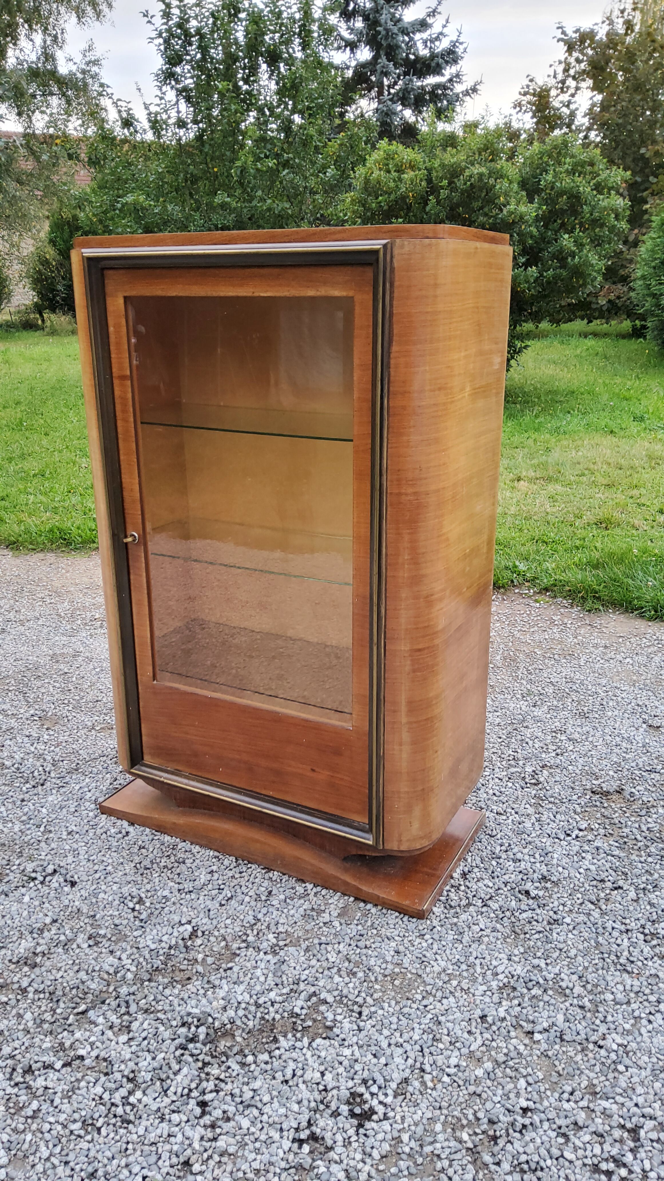 Art deco showcase in walnut and brass from the 30s