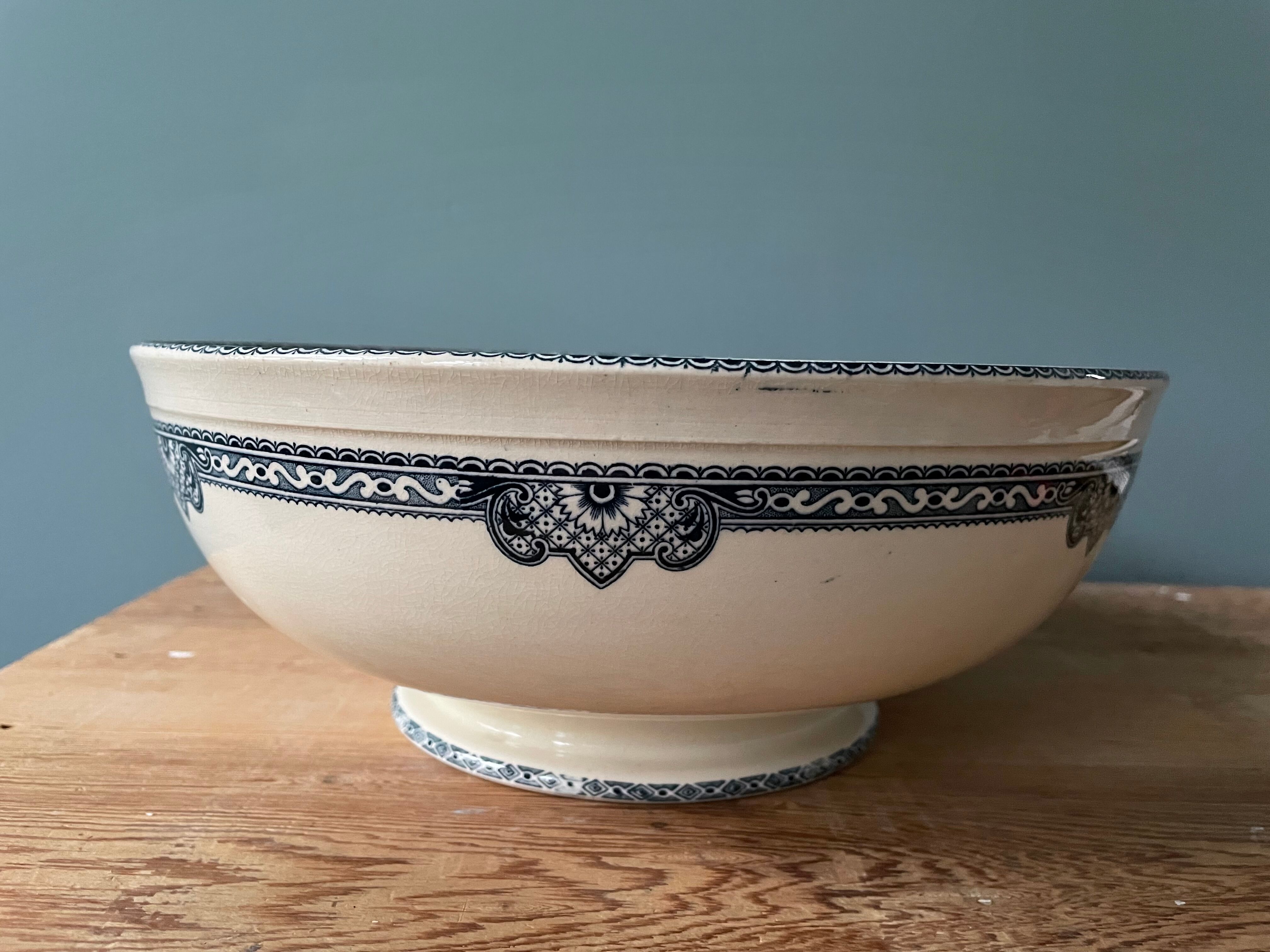 Old iron earth salad bowl R&A Salins, Jumièges model