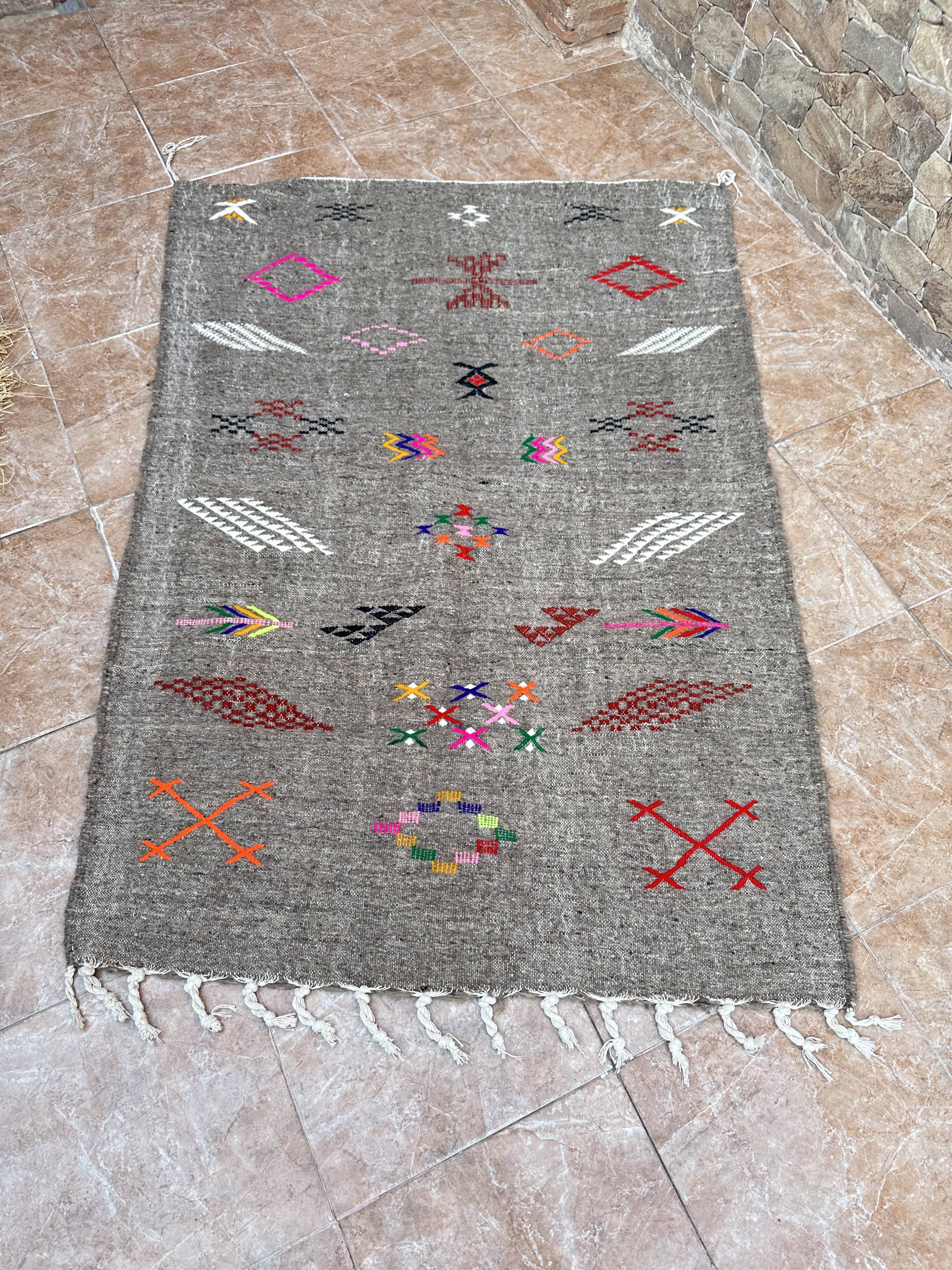Moroccan Flat Woven Kilim Rug - Small Berber Kilim Rug - Woven Tribal Moroccan Patterns