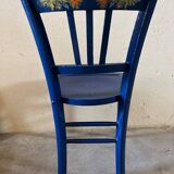 Chaise bistrot ancienne peinte en bleu nuit
