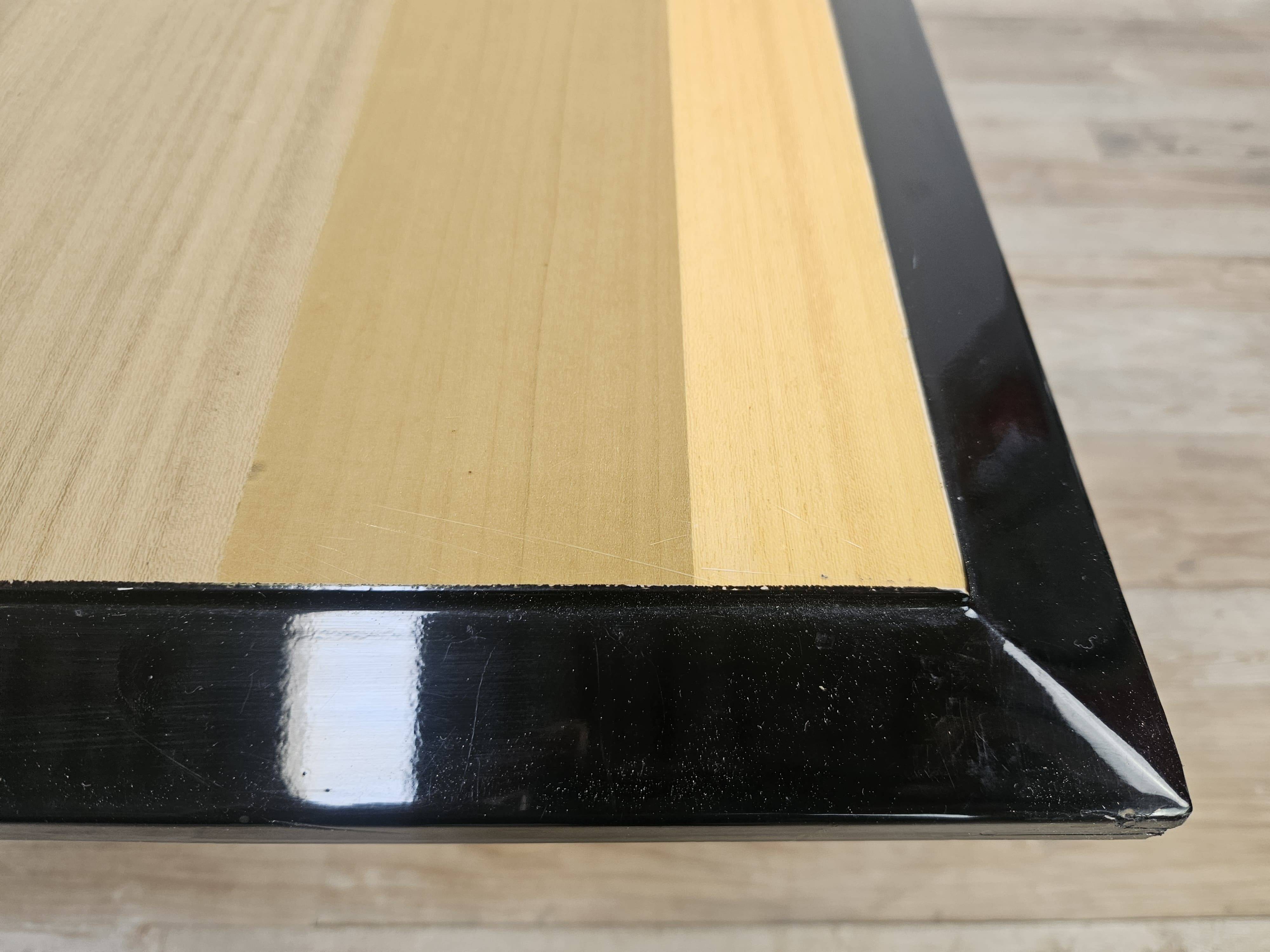 Table basse carrée des années 70 aux motifs géométriques