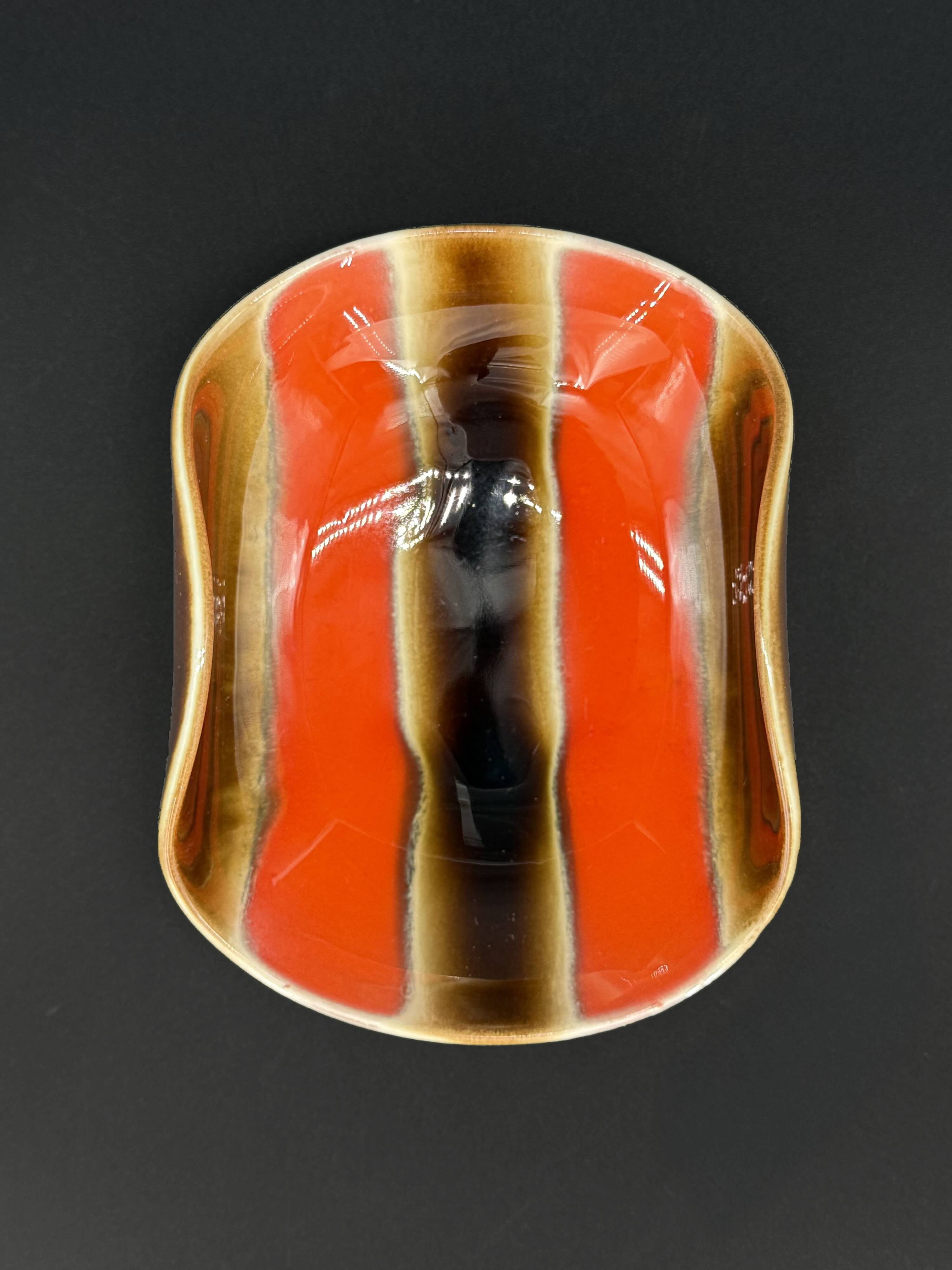 Vintage glazed ceramic catchall from the 70s.