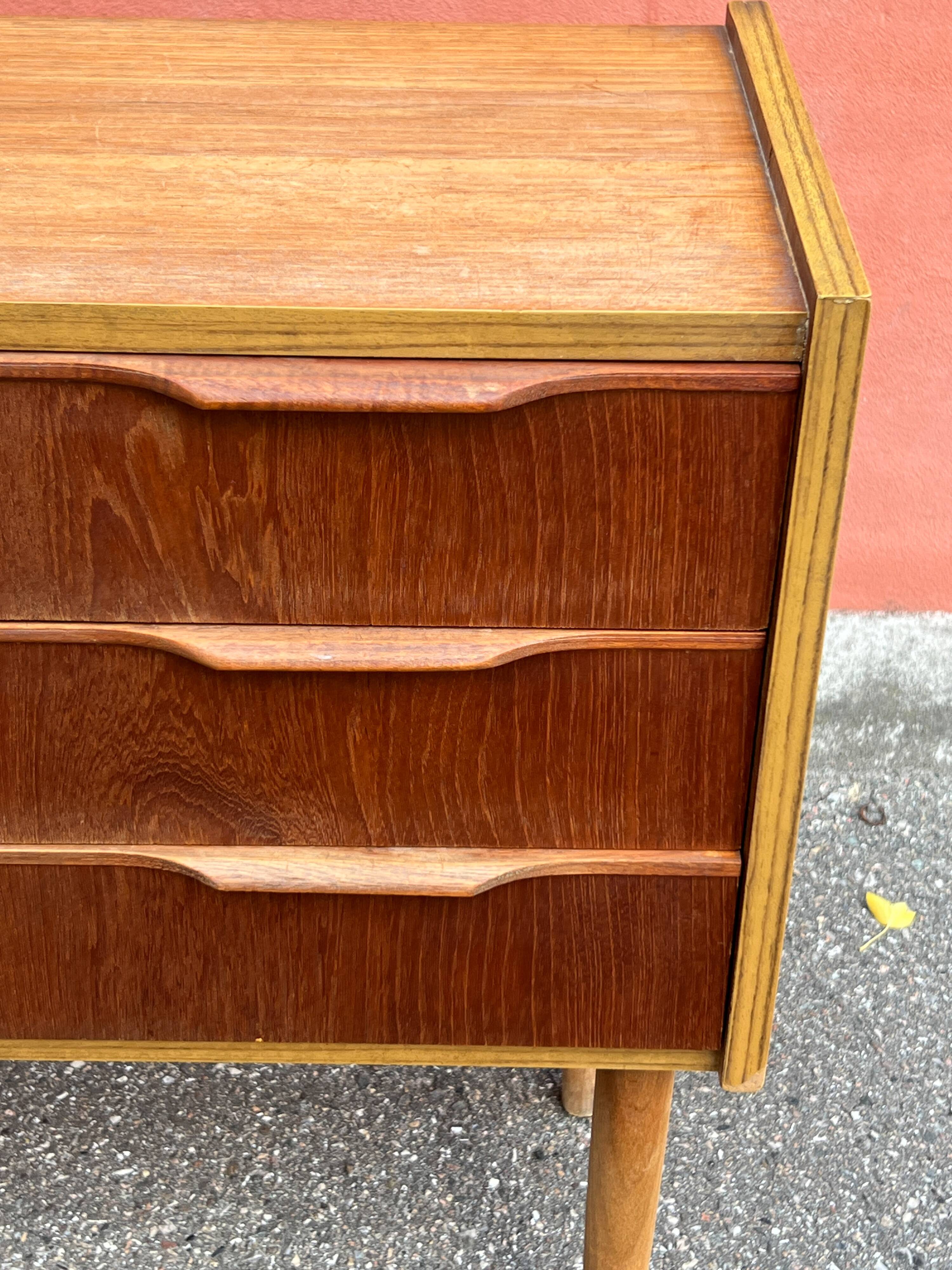 Danish vintage teak chest of drawers / nightstand, mid century modern, 1960