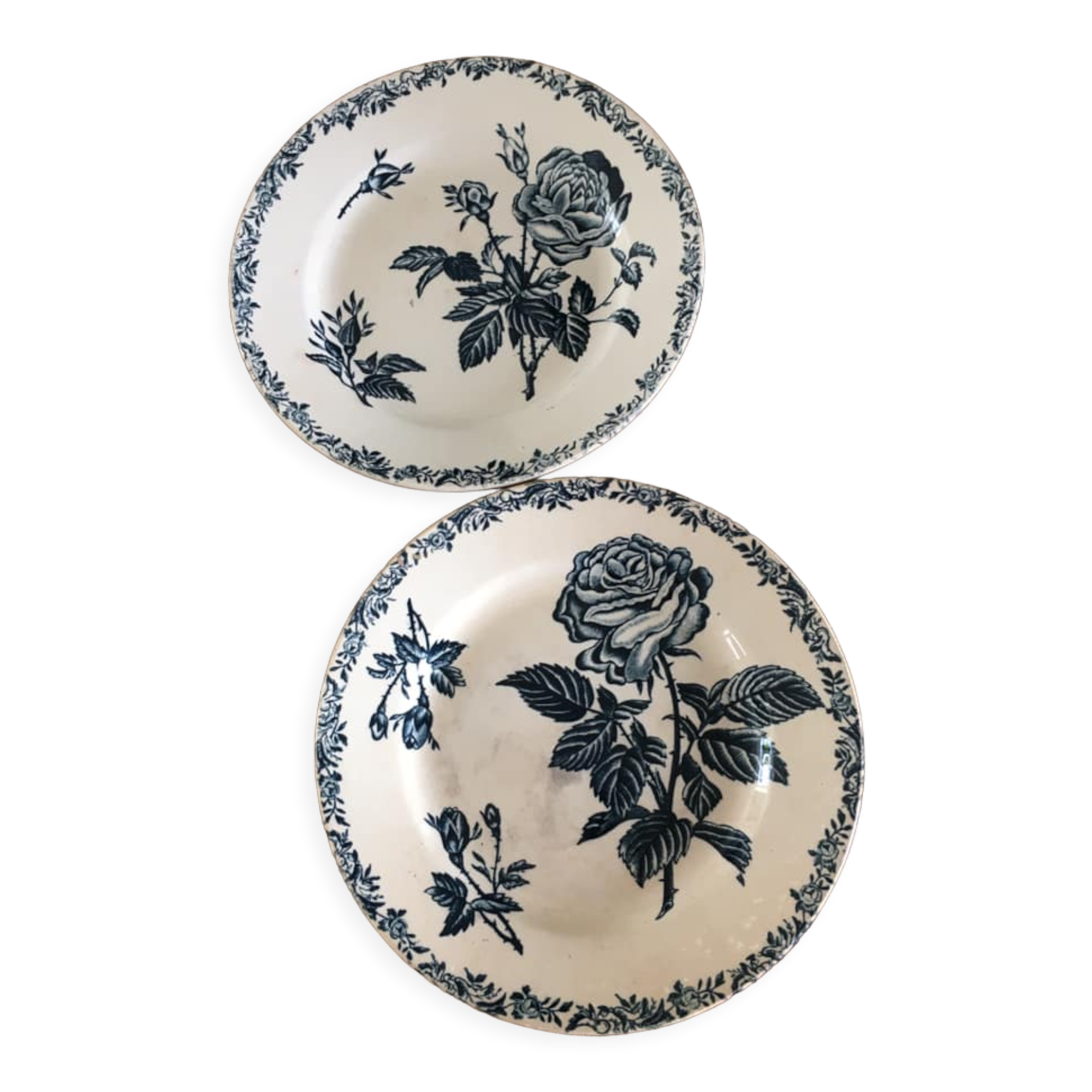 2 old flat plates decorated with dark blue roses in earthenware. Two different settings