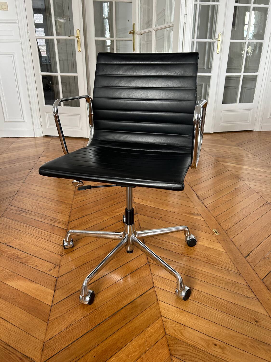 Eames Office Chair EA118 Leather