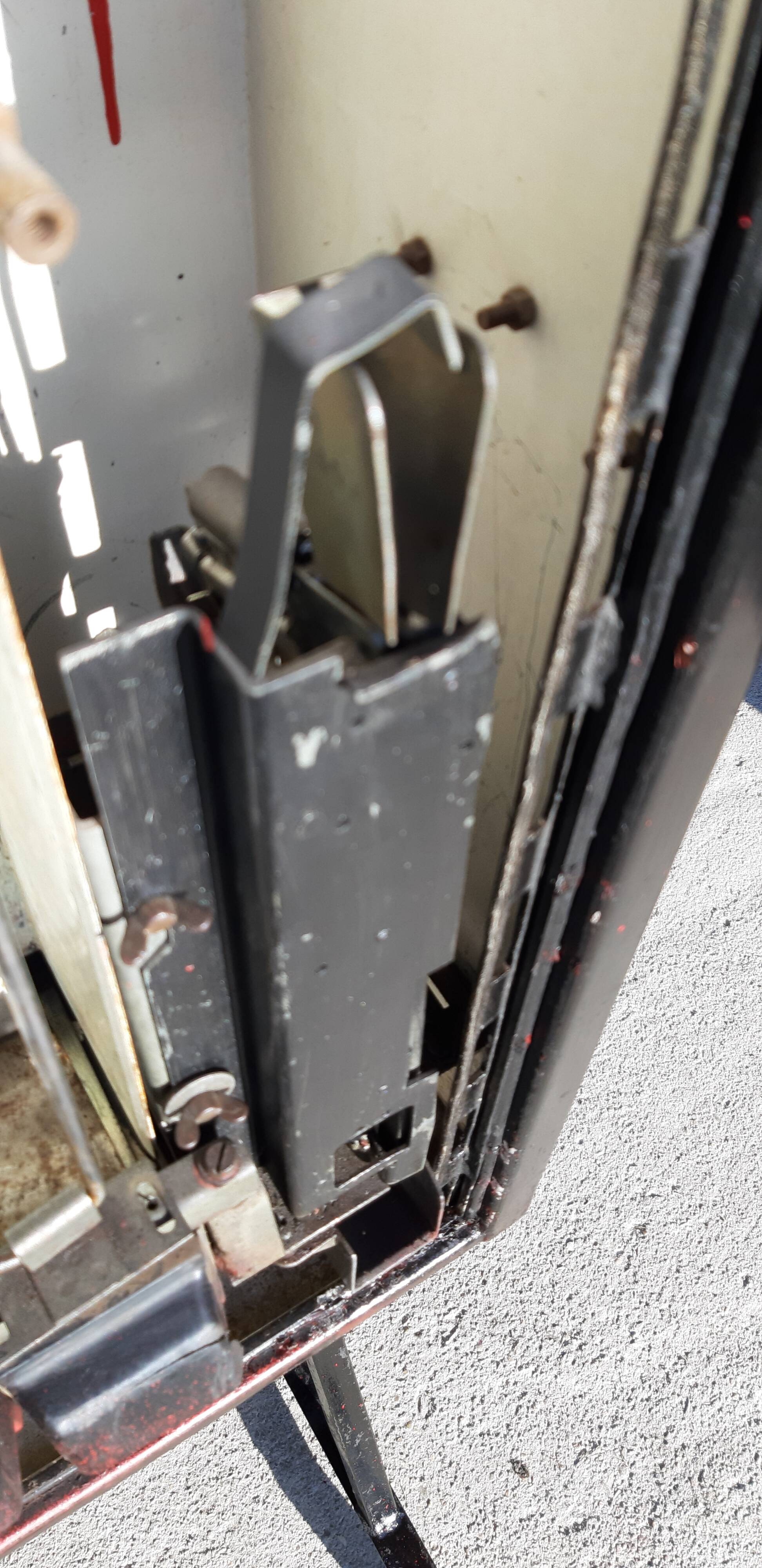 Distributor with tirettes de forain