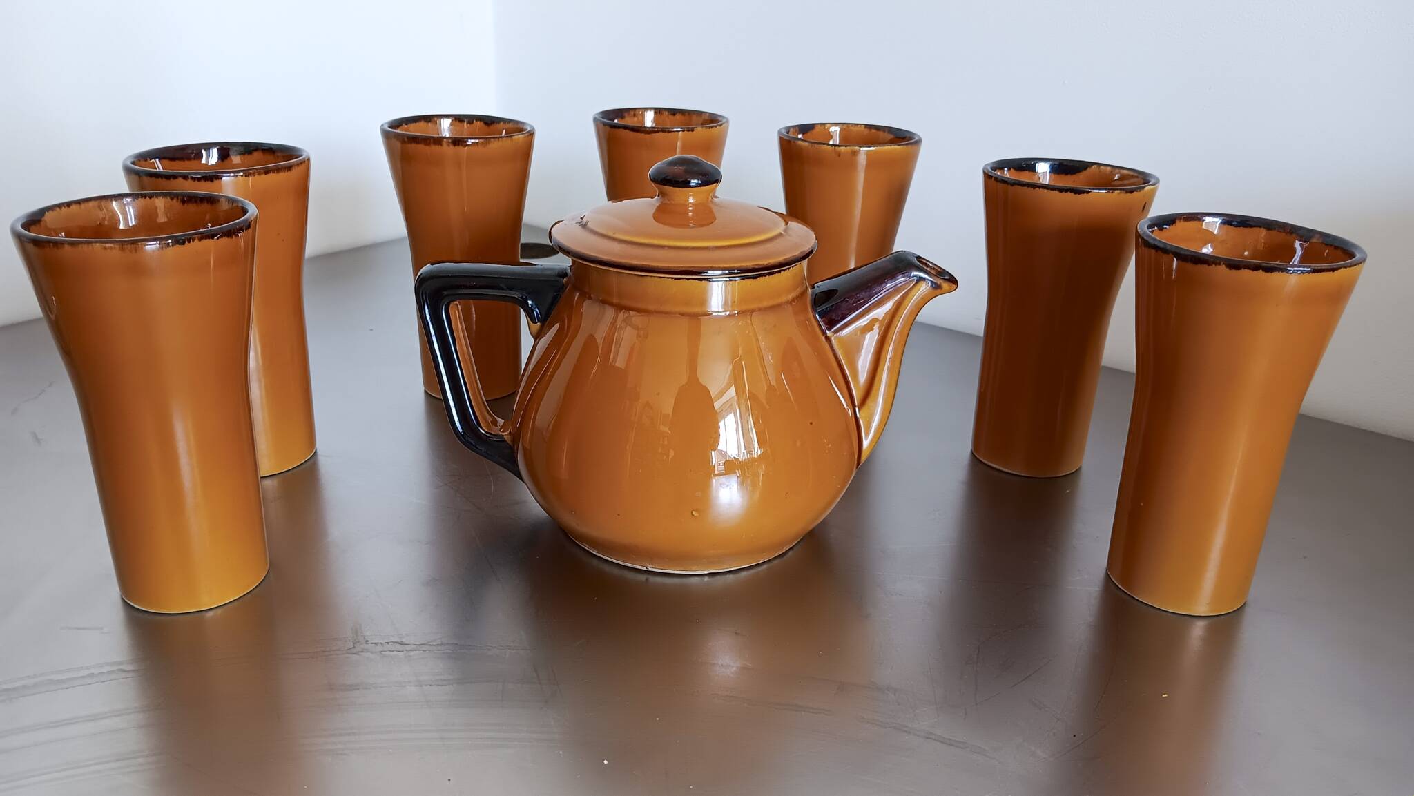 Poët Laval 8T brown ochre teapot with 7 orangeade or mazagrans glasses