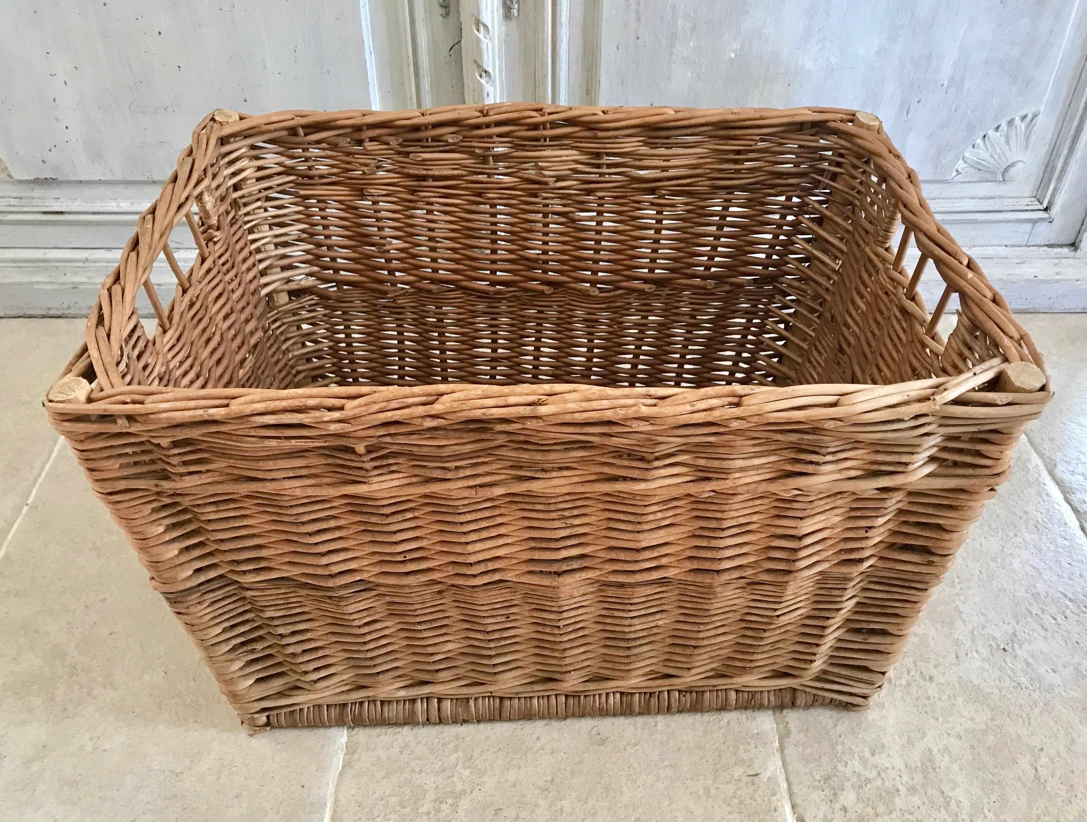 Wicker laundry basket