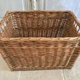 Wicker laundry basket