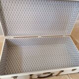 Flat suitcase trunk