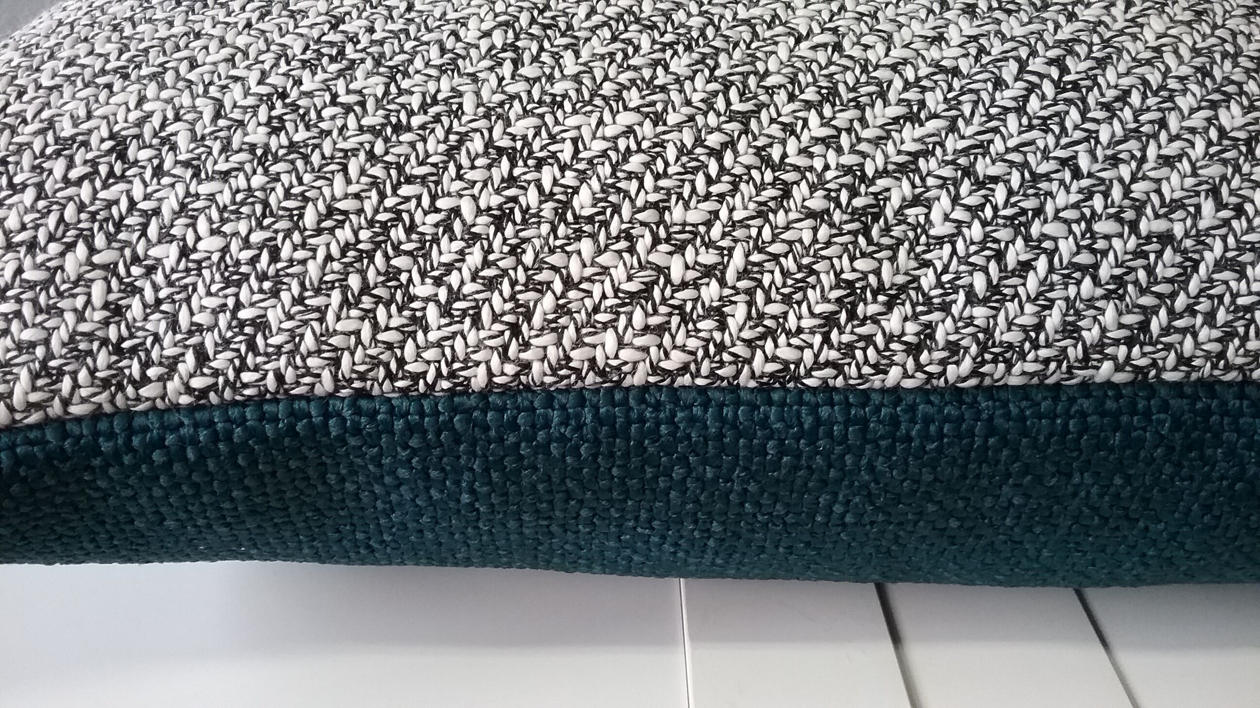 Two-tone cushion