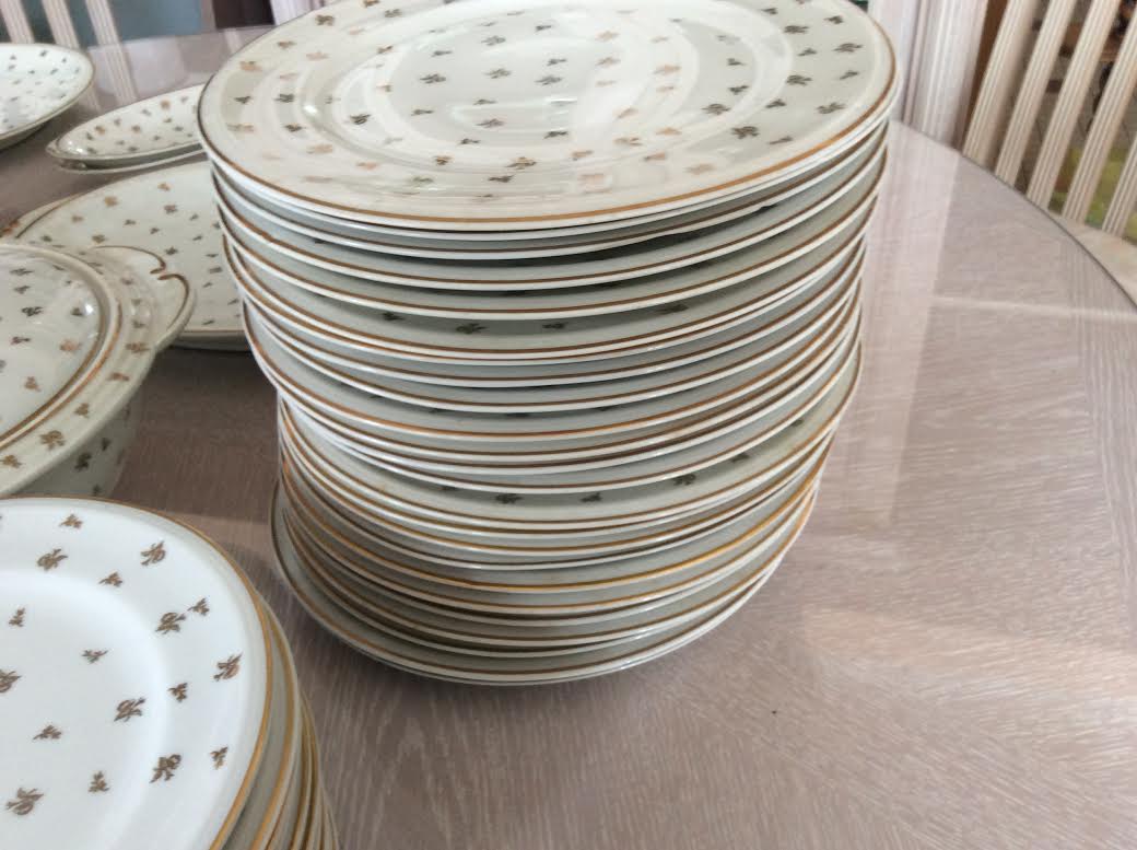 Service de table 54 pièces porcelaine de Limoges