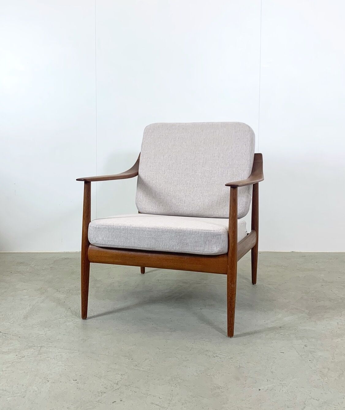 Pair of armhairs by Walter Knoll, 1960