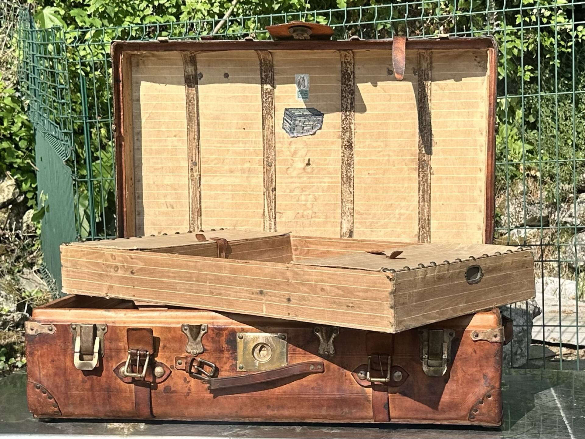 Large suitcase or trunk - leather suitcase, period 1910/1920.