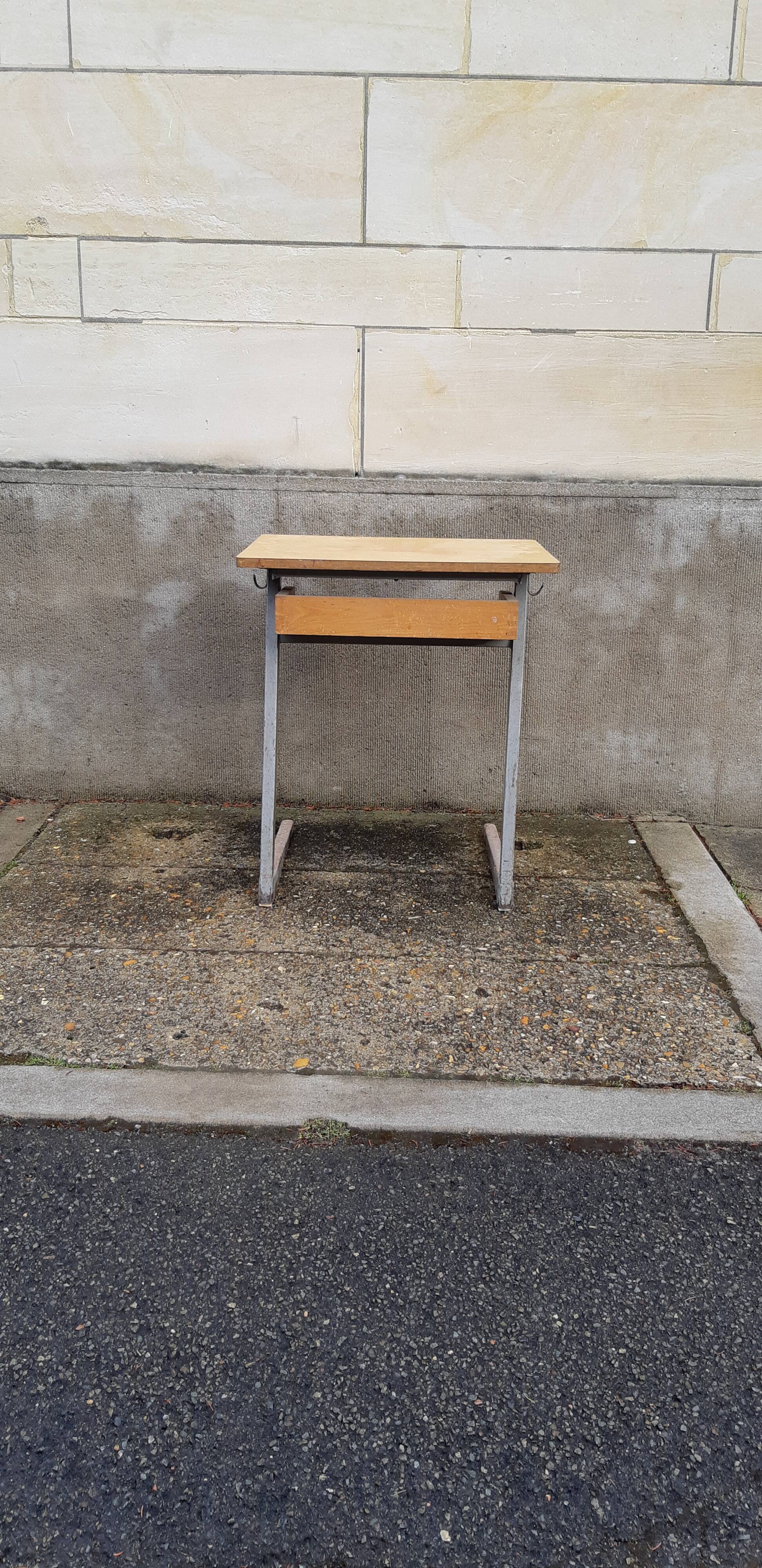 Schoolboard metal footing
