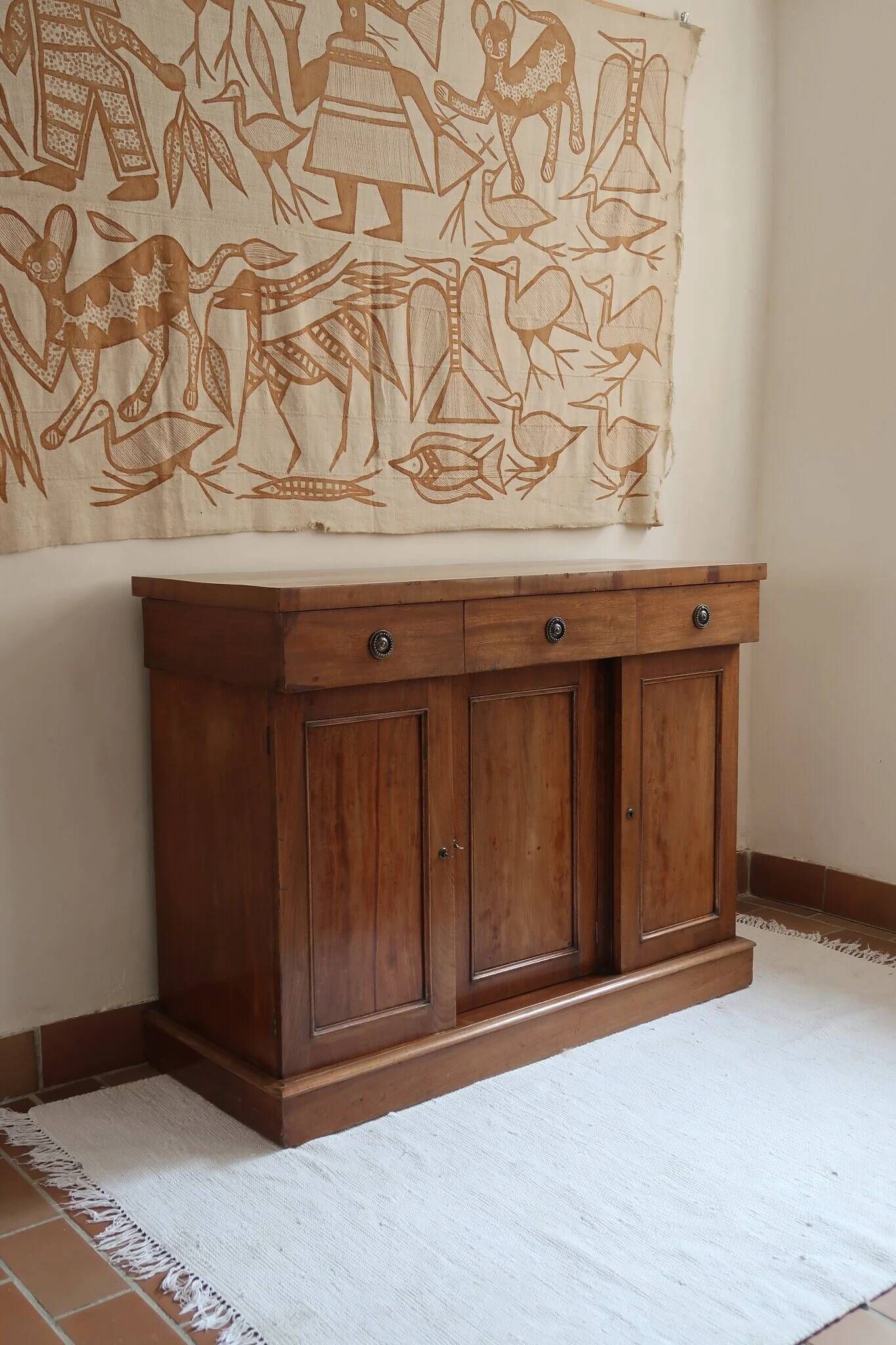 Walnut sideboard, 3 drawers and 3 doors, 1930s.