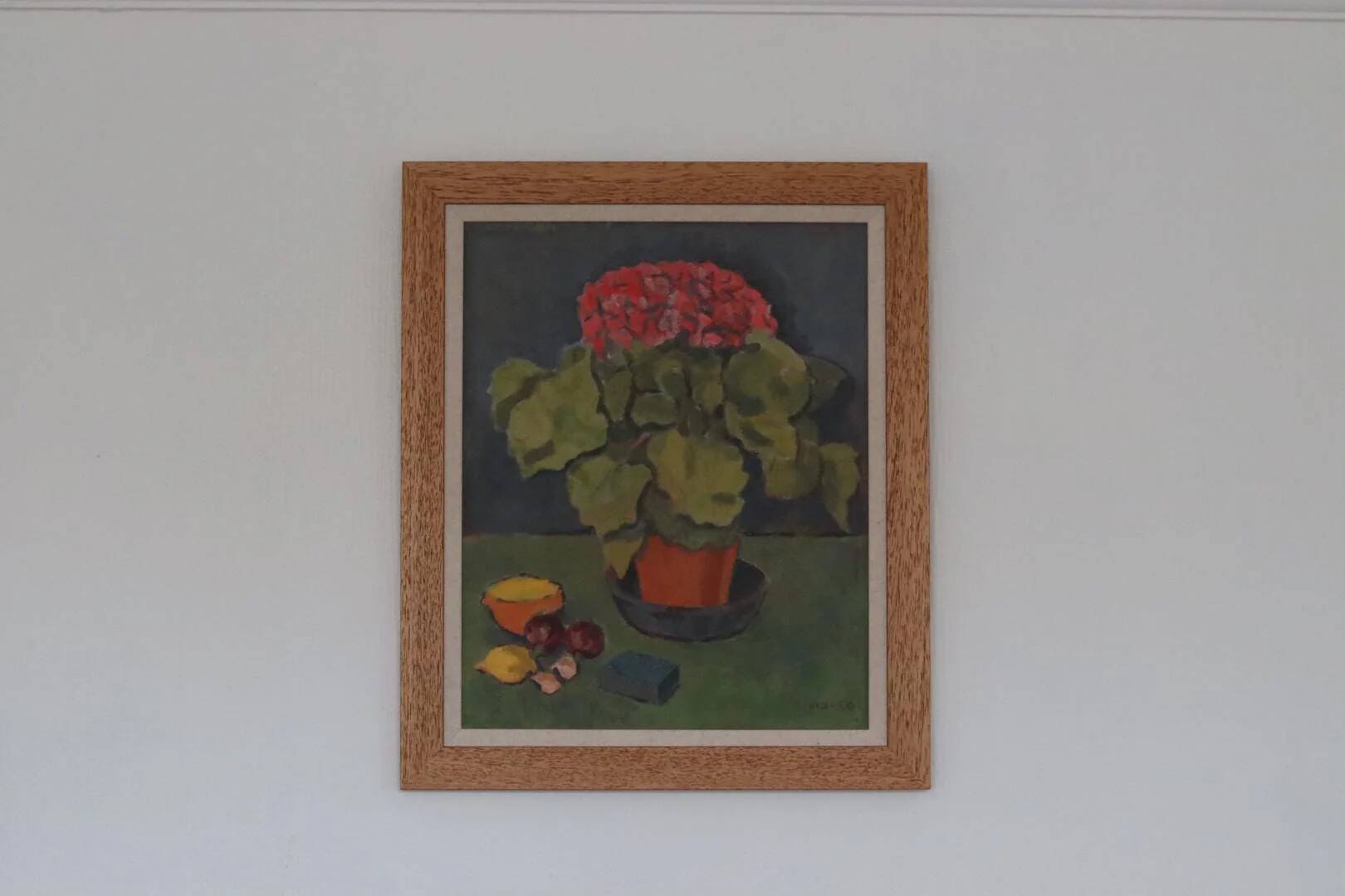 Pink hydrangea with fruit by Olax