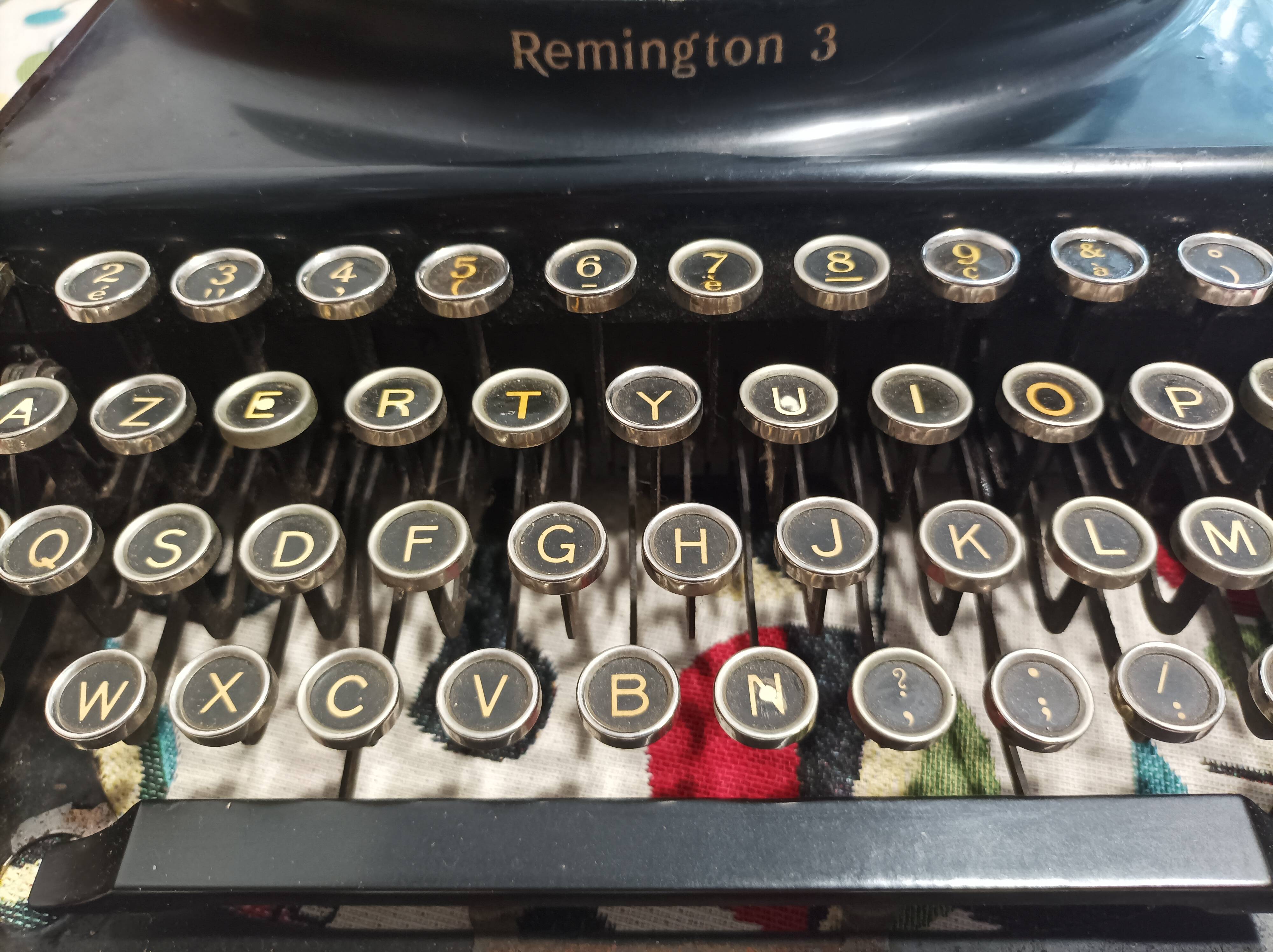 Remington Portable Typewriter 3 USA 3030s