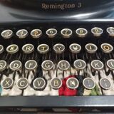Remington Portable Typewriter 3 USA 3030s