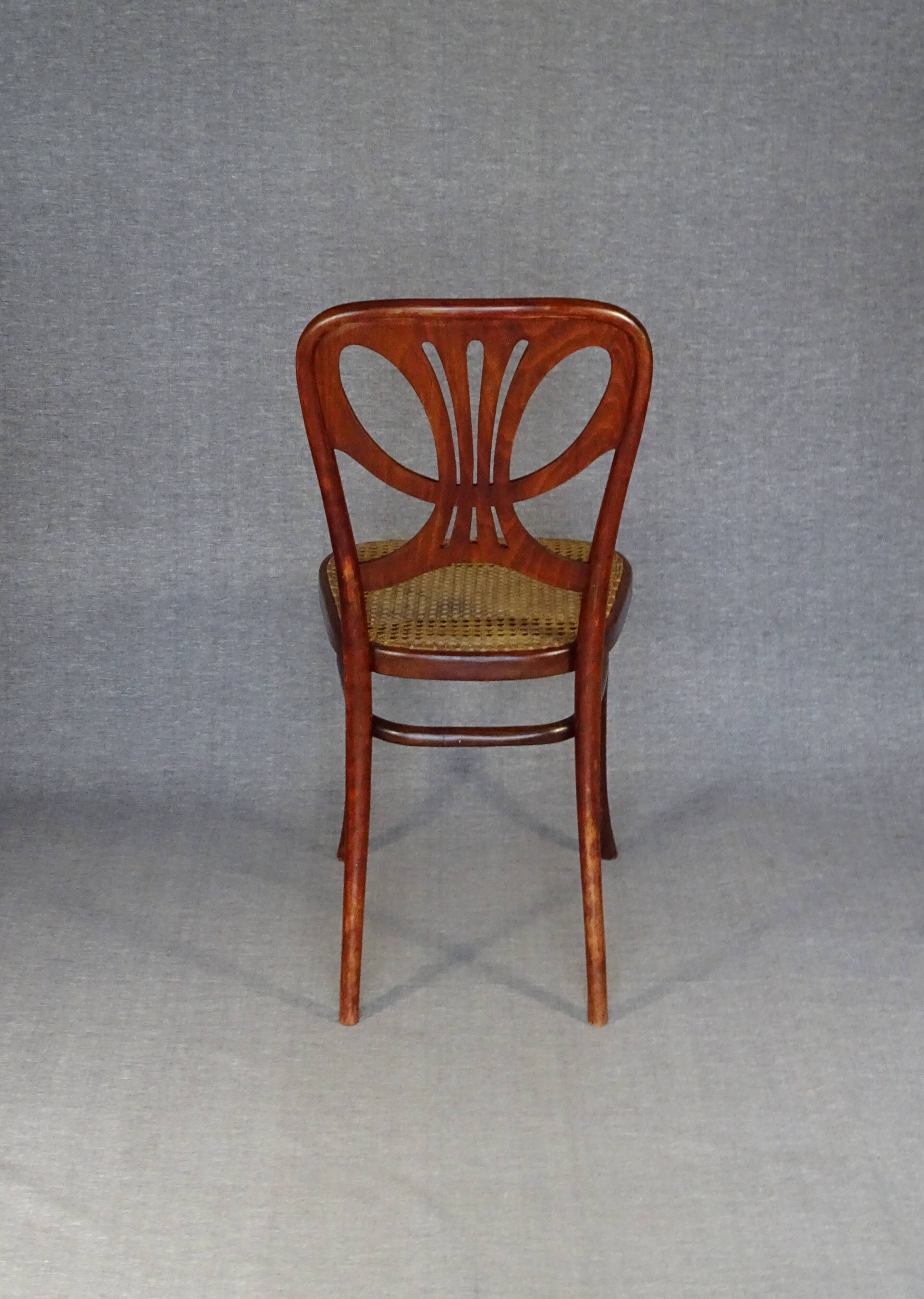 3 chaises Thonet N° 642 de 1910 "rare modéle papillon"