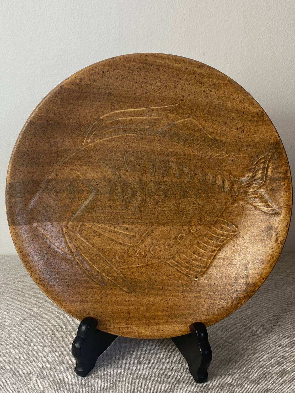 Six flat fish plates in Chantilly wood-effect ceramic