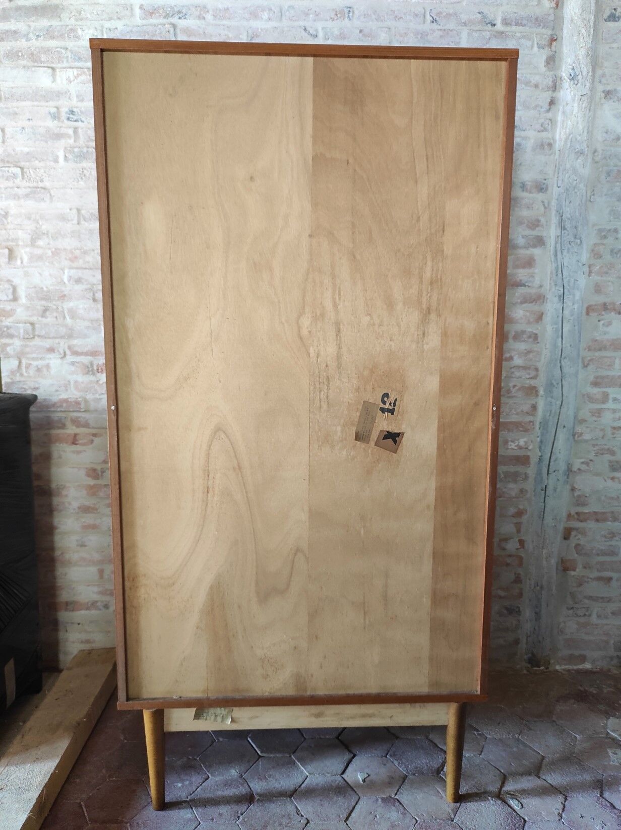 Armoire vintage