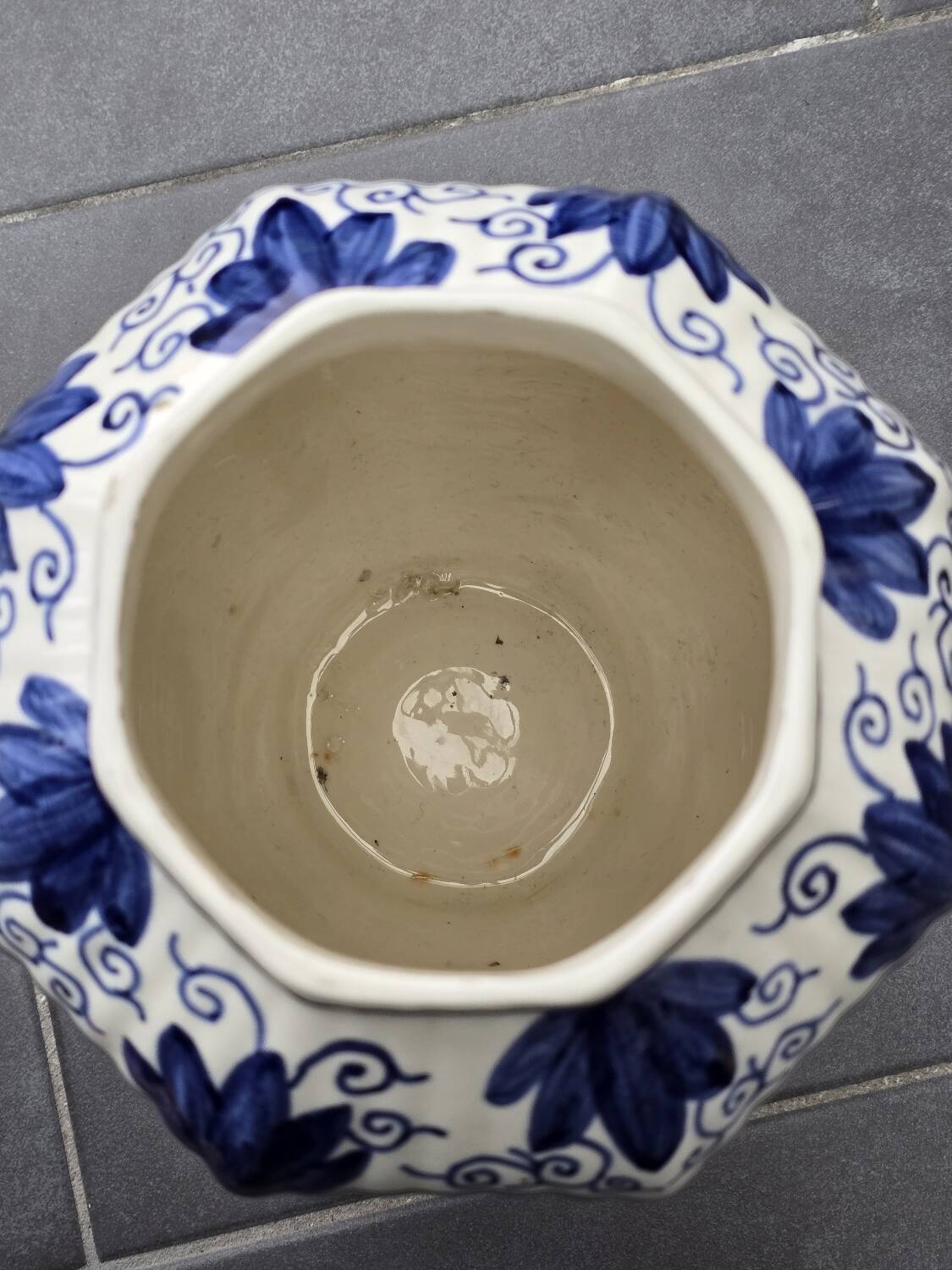Delft vase, Dutch manufacture, early 20th century