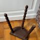 Tabouret tripode en bois tourné
