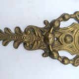 Tête de lion en laiton  . Déco meuble, reste de heurtoir ou grand cache clou ?