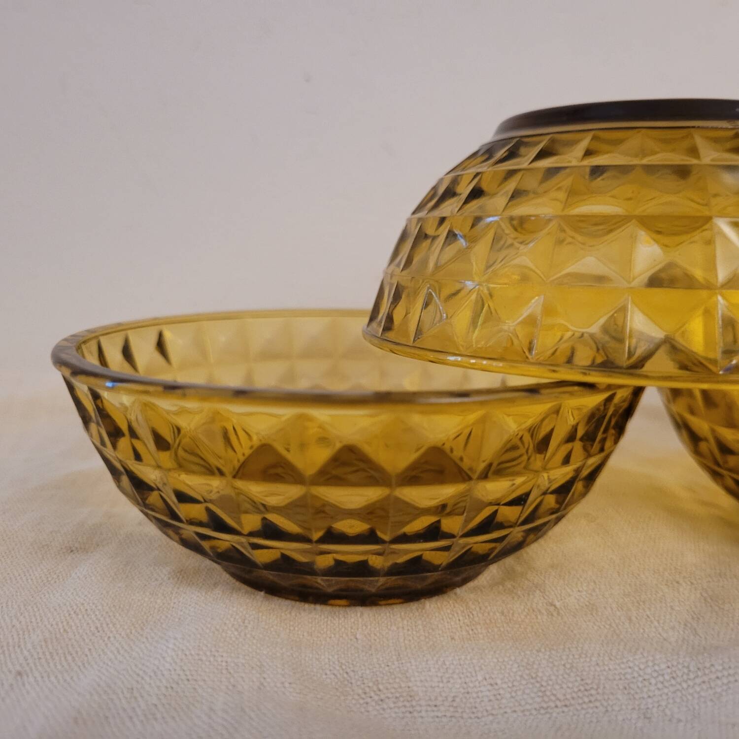 Lot de 5 coupelles en verre ambré pressé à motif nid d’abeille 70's