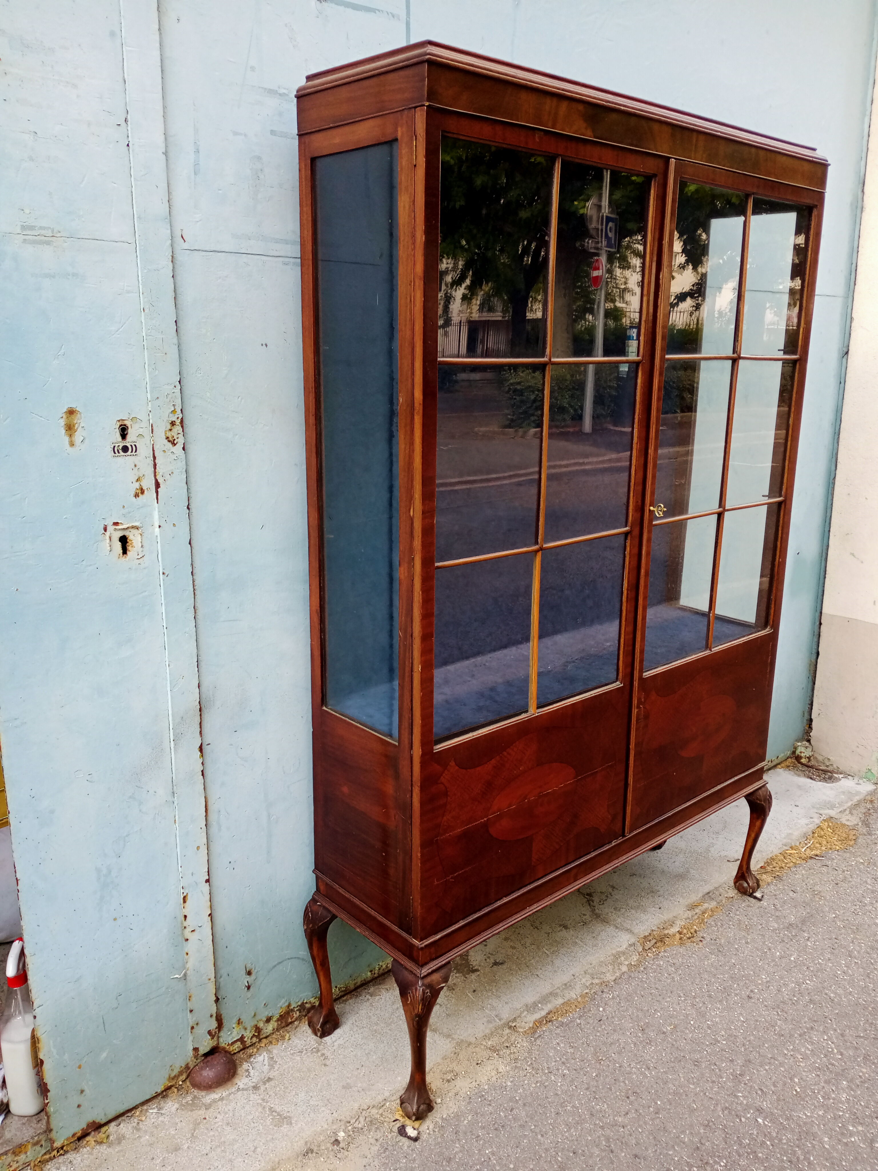 Showcase english mahogany