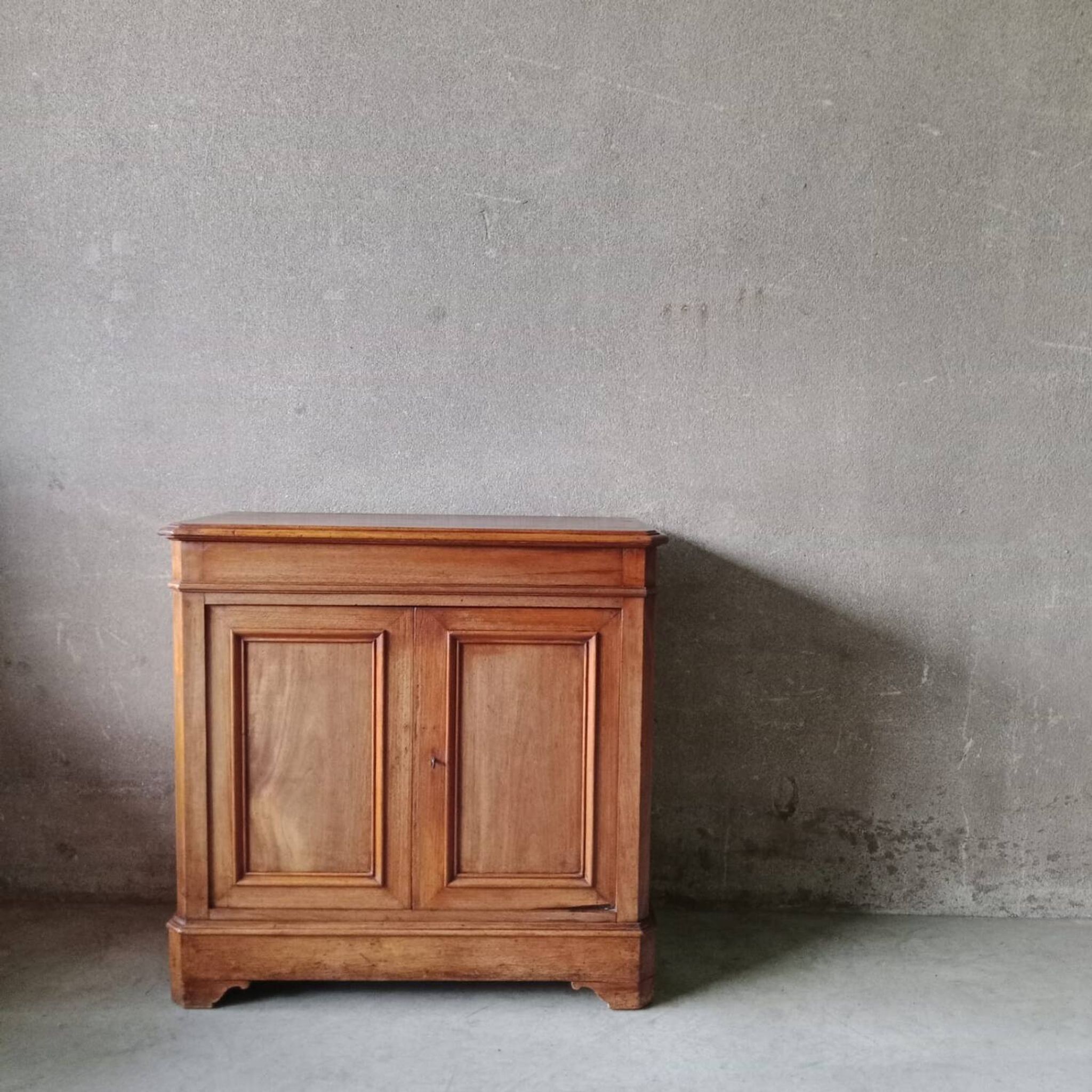 Buffet 2 portes , buffet parisien