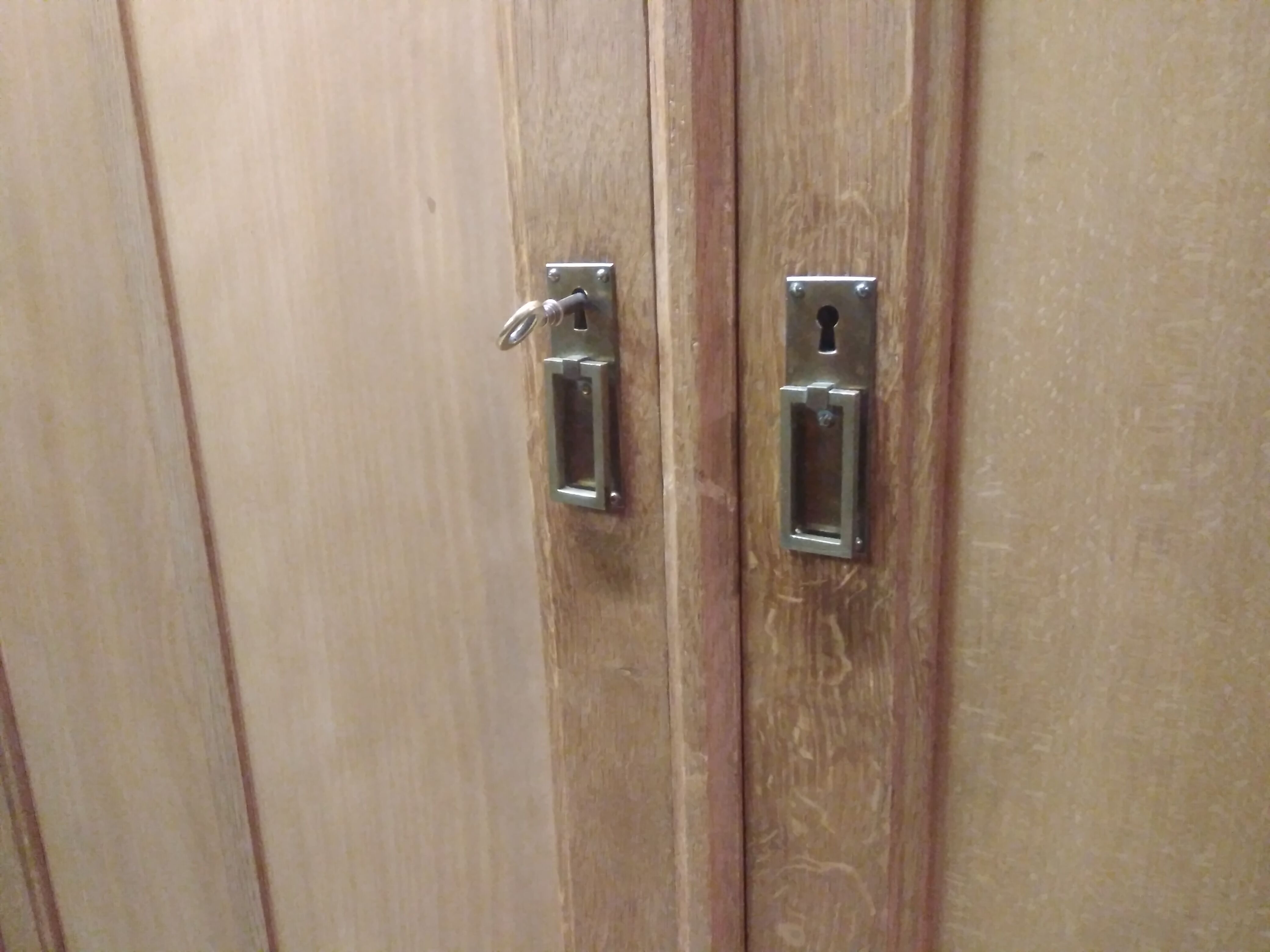 Former Parisian cabinet high in oak with pediment - 50s