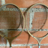 Paire de raquettes de tennis anciennes en bois et métal, années 50
