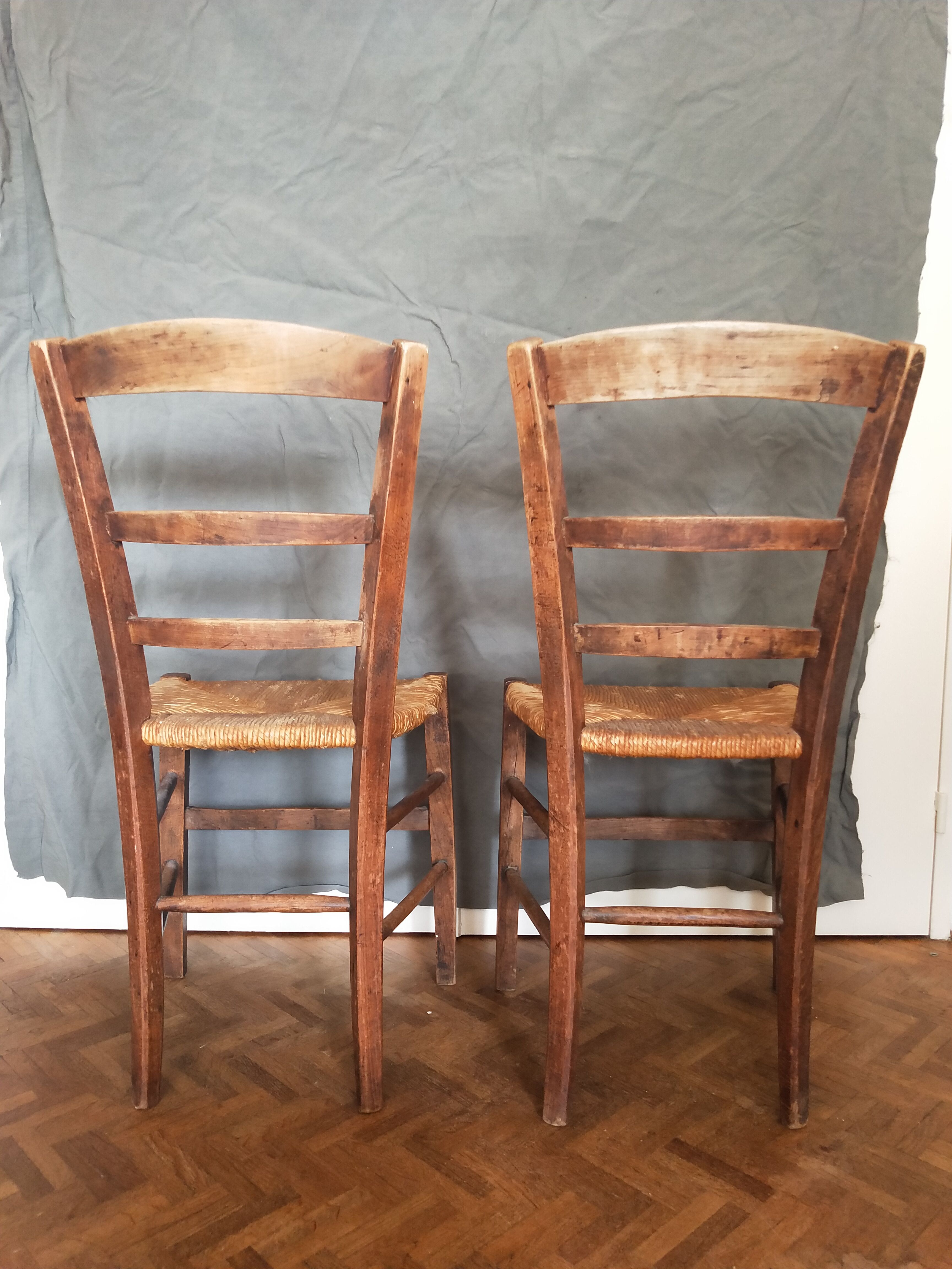 Lot of 2 mulched chairs