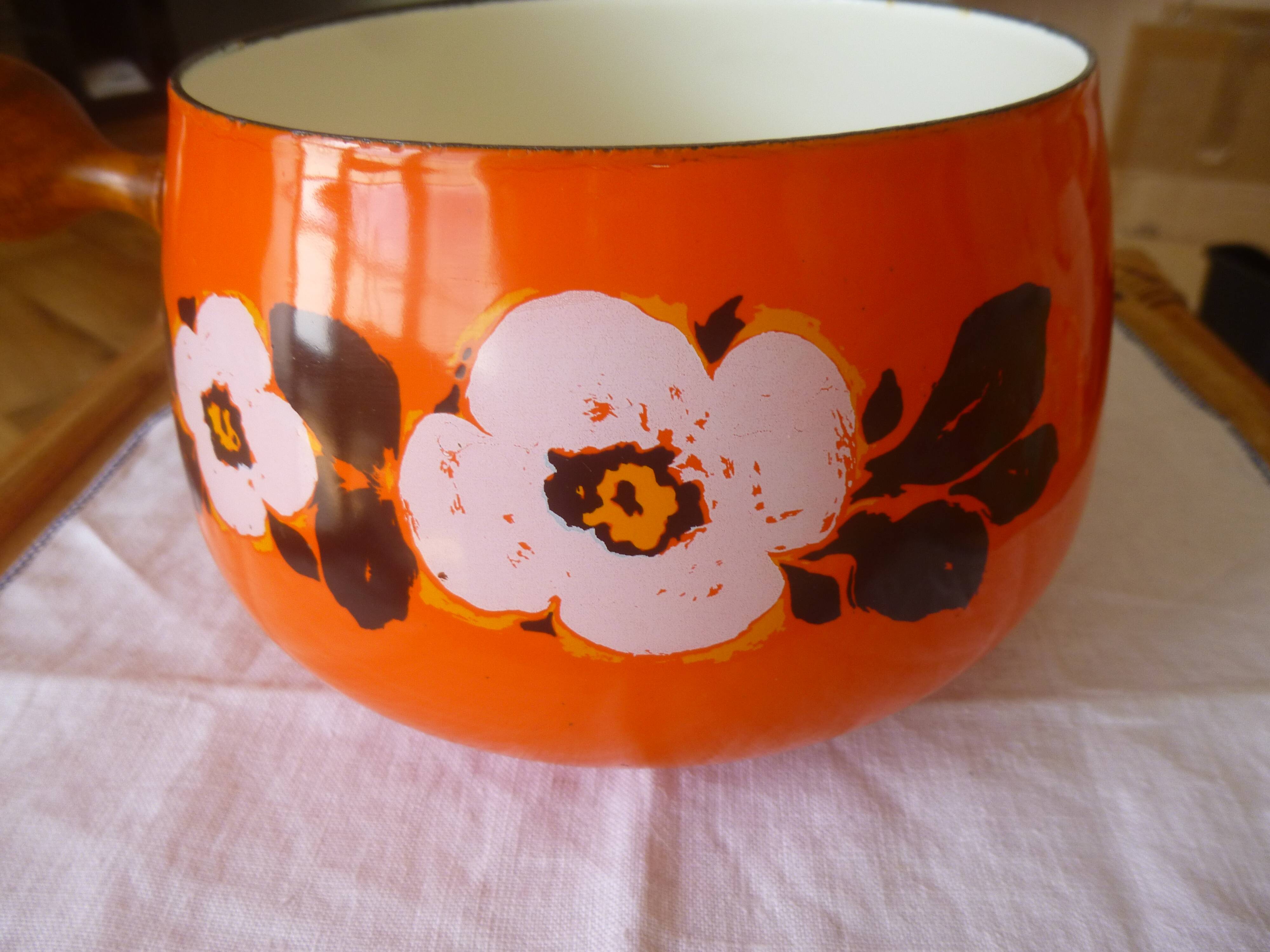 Enameled saucepan with lid 1970s