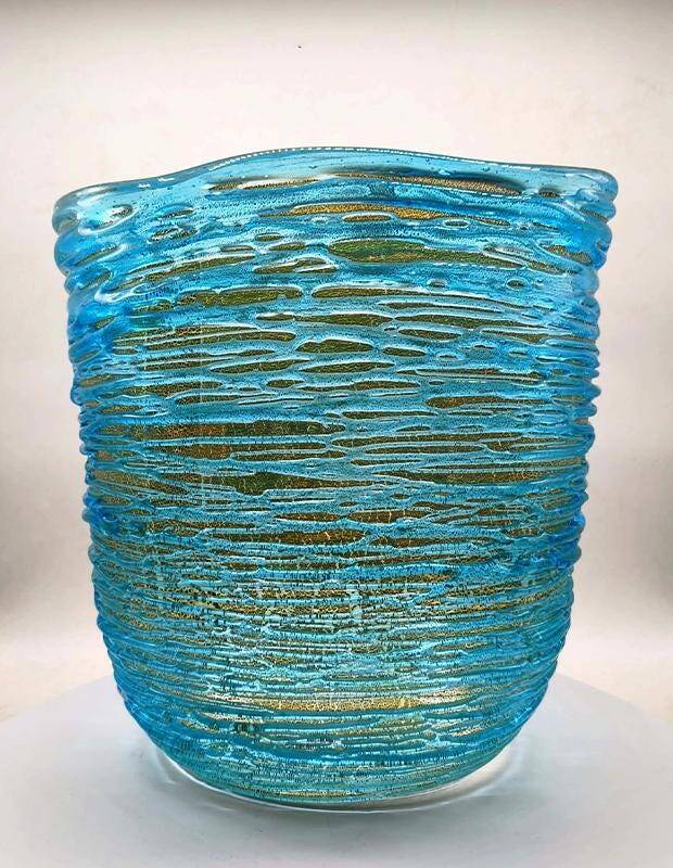 Mid-century stunning vase in hand-worked Murano glass by Sergio Costantini with the rare original certificate. Made in Murano, Italy.