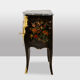 Commode sauteuse de style Louis XV en laque. Années 1950.