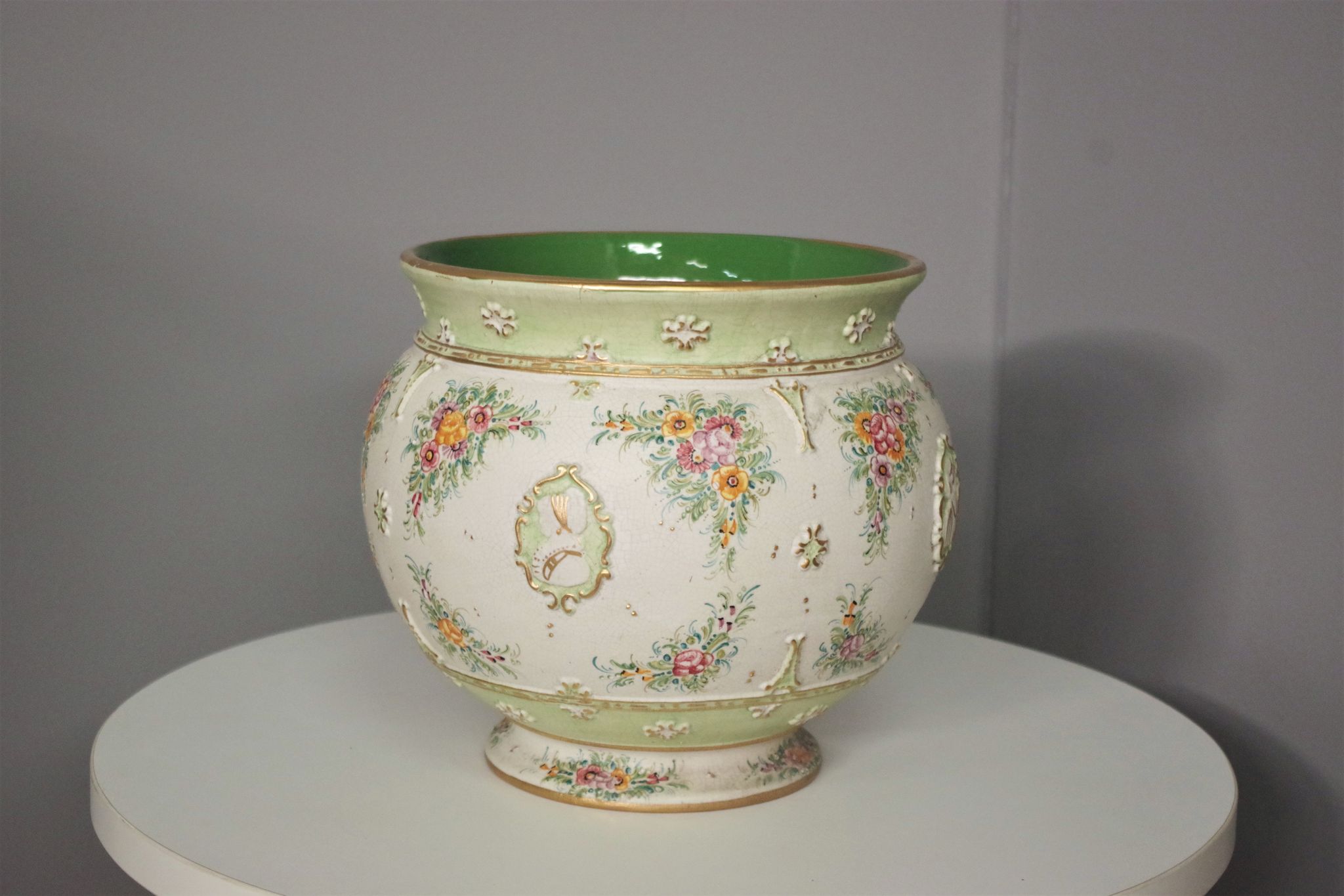Hand-decorated G. Deruta vase, 1970s