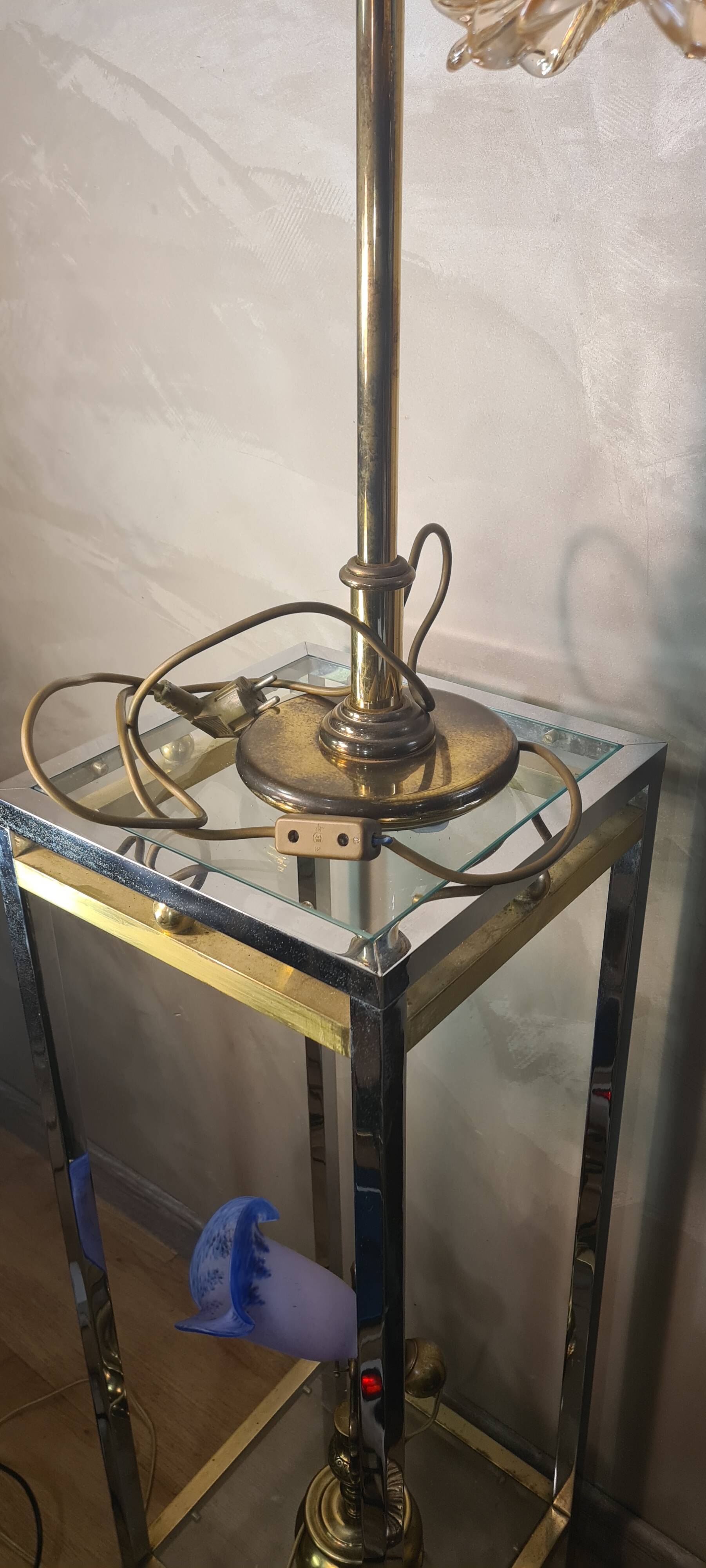 1970 brass lamp with amber and white murano style tulip, slight trace of time, 59x30