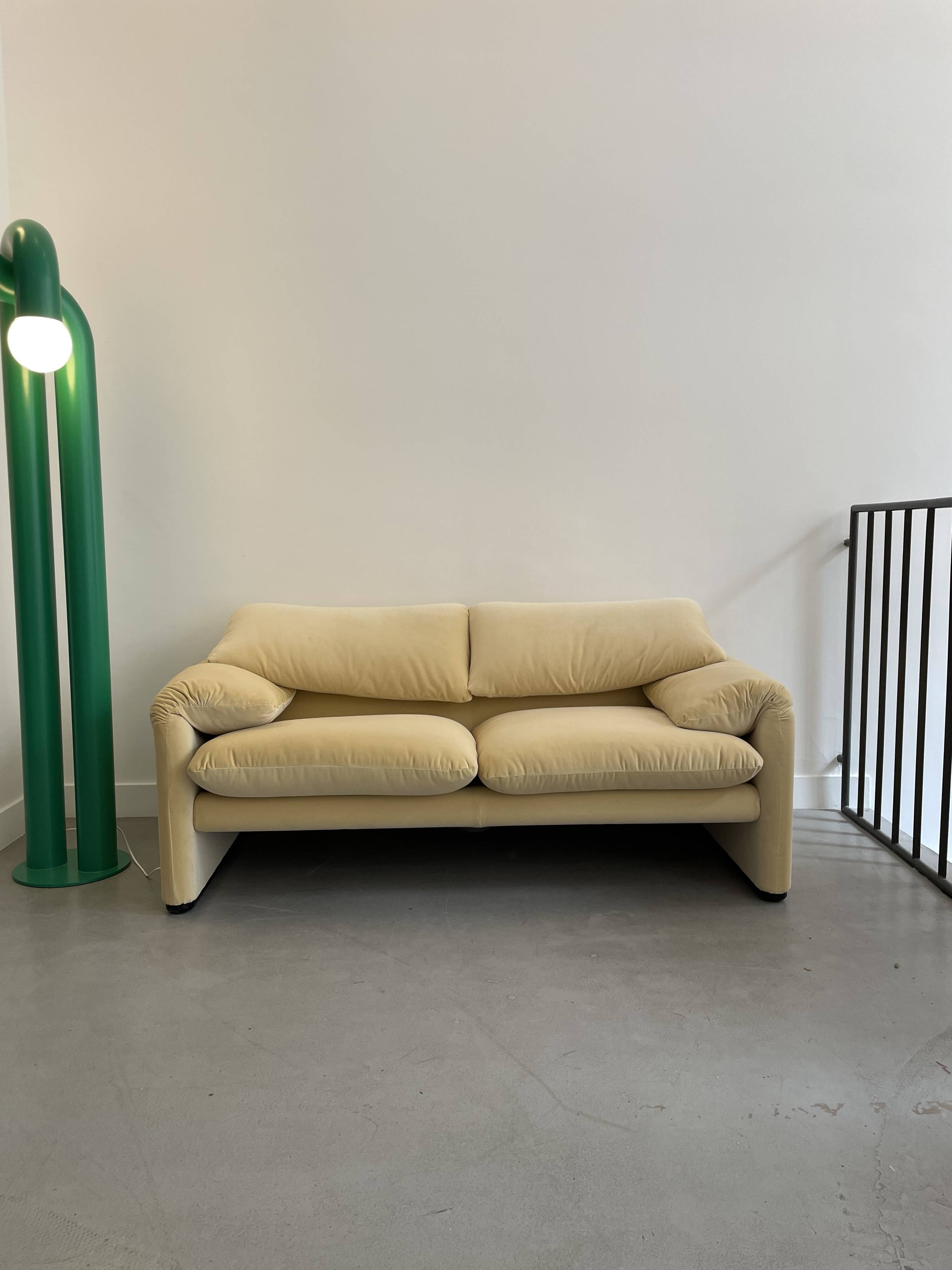 Maralunga 2-seater sofa by Vico Magistretti for Cassina