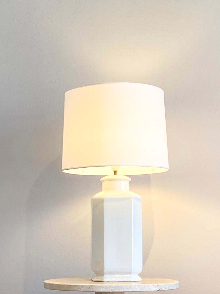 White lacquered ceramic table lamp, Italy 1970s